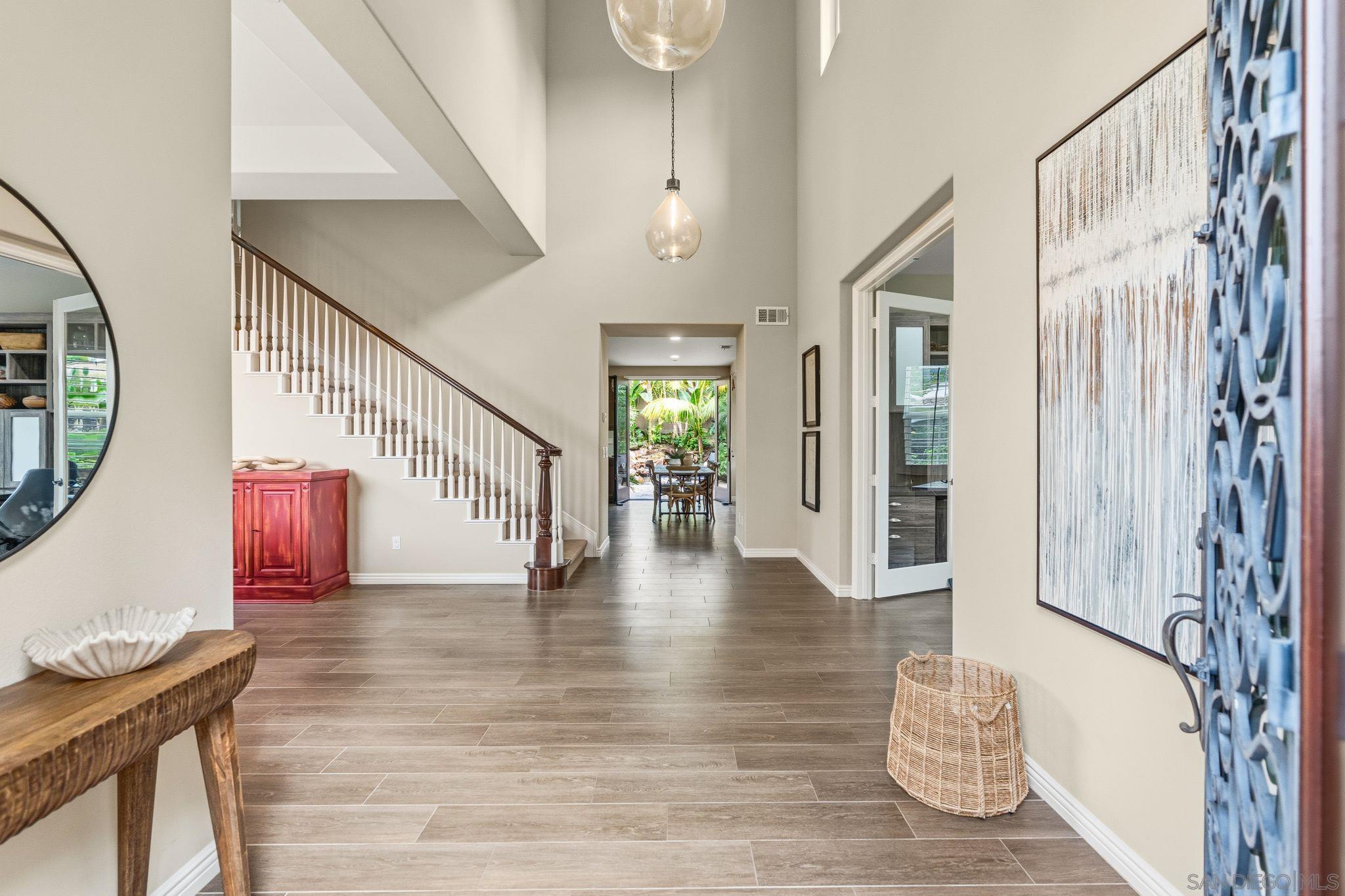 Detail Gallery Image 5 of 60 For 817  Dolphin, Encinitas,  CA 92024 - 6 Beds | 4/1 Baths