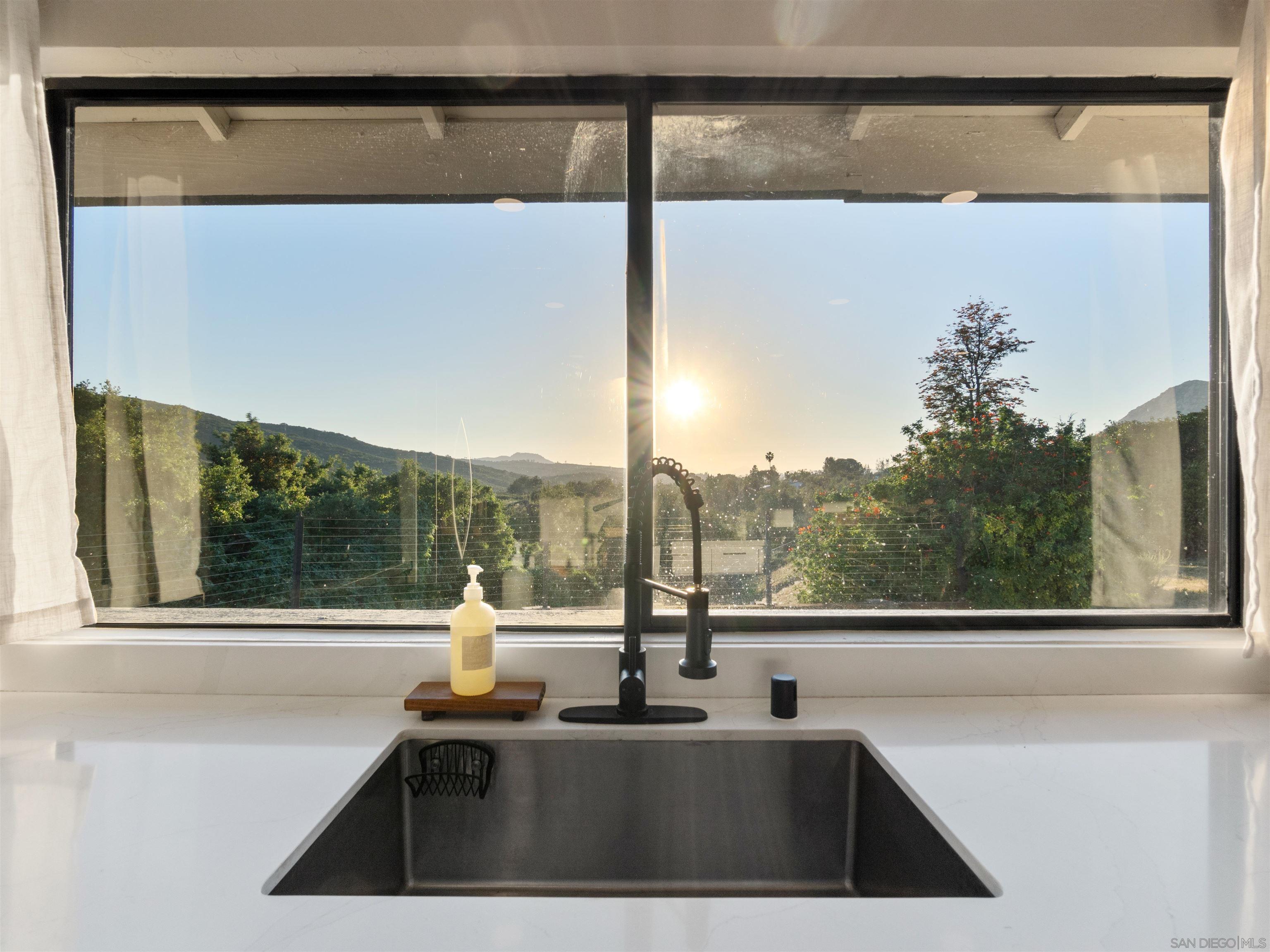 Detail Gallery Image 3 of 19 For 15674  Cathedral Way, Ramona,  CA 92065 - 3 Beds | 2 Baths