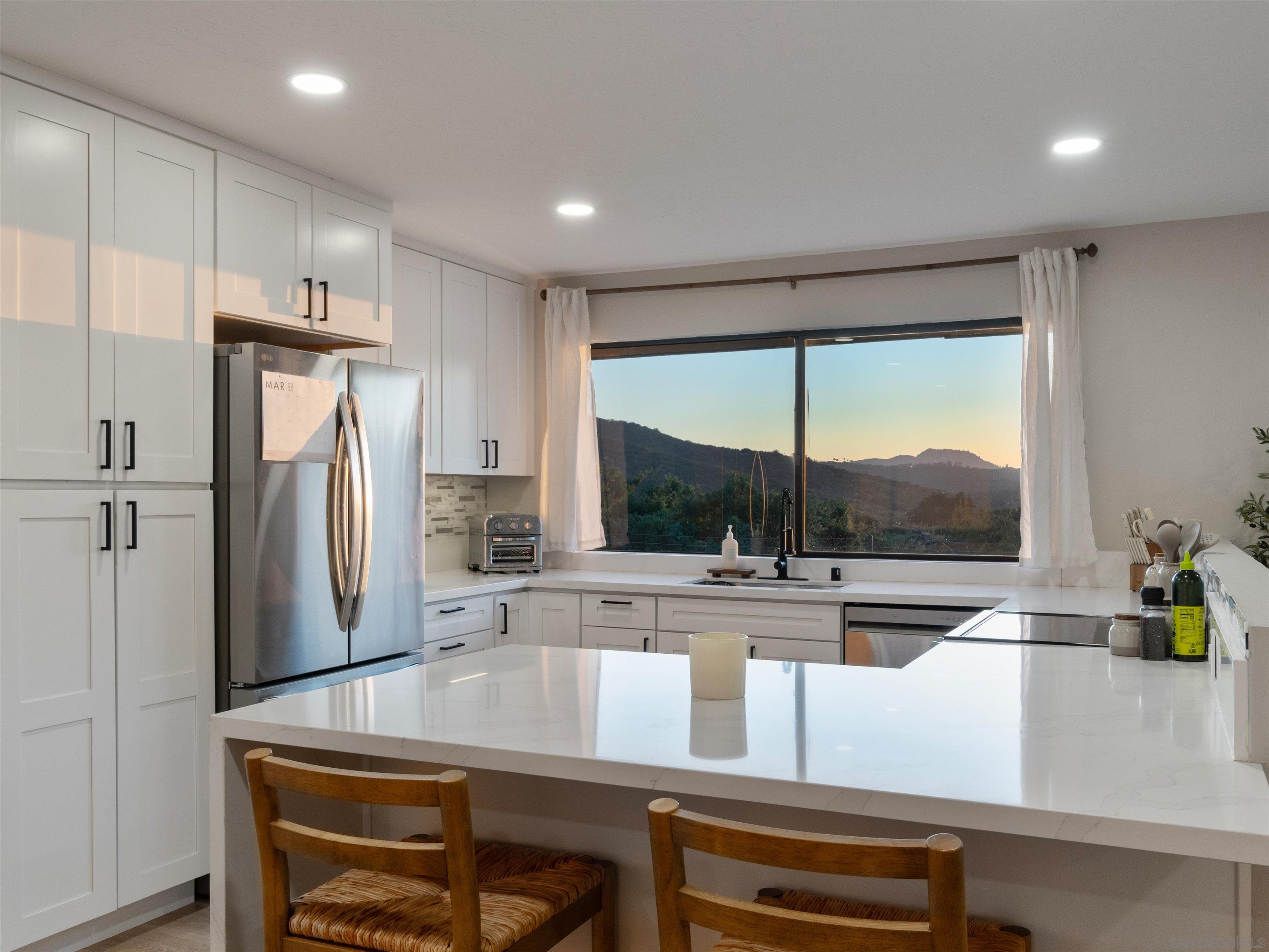 Detail Gallery Image 4 of 19 For 15674  Cathedral Way, Ramona,  CA 92065 - 3 Beds | 2 Baths