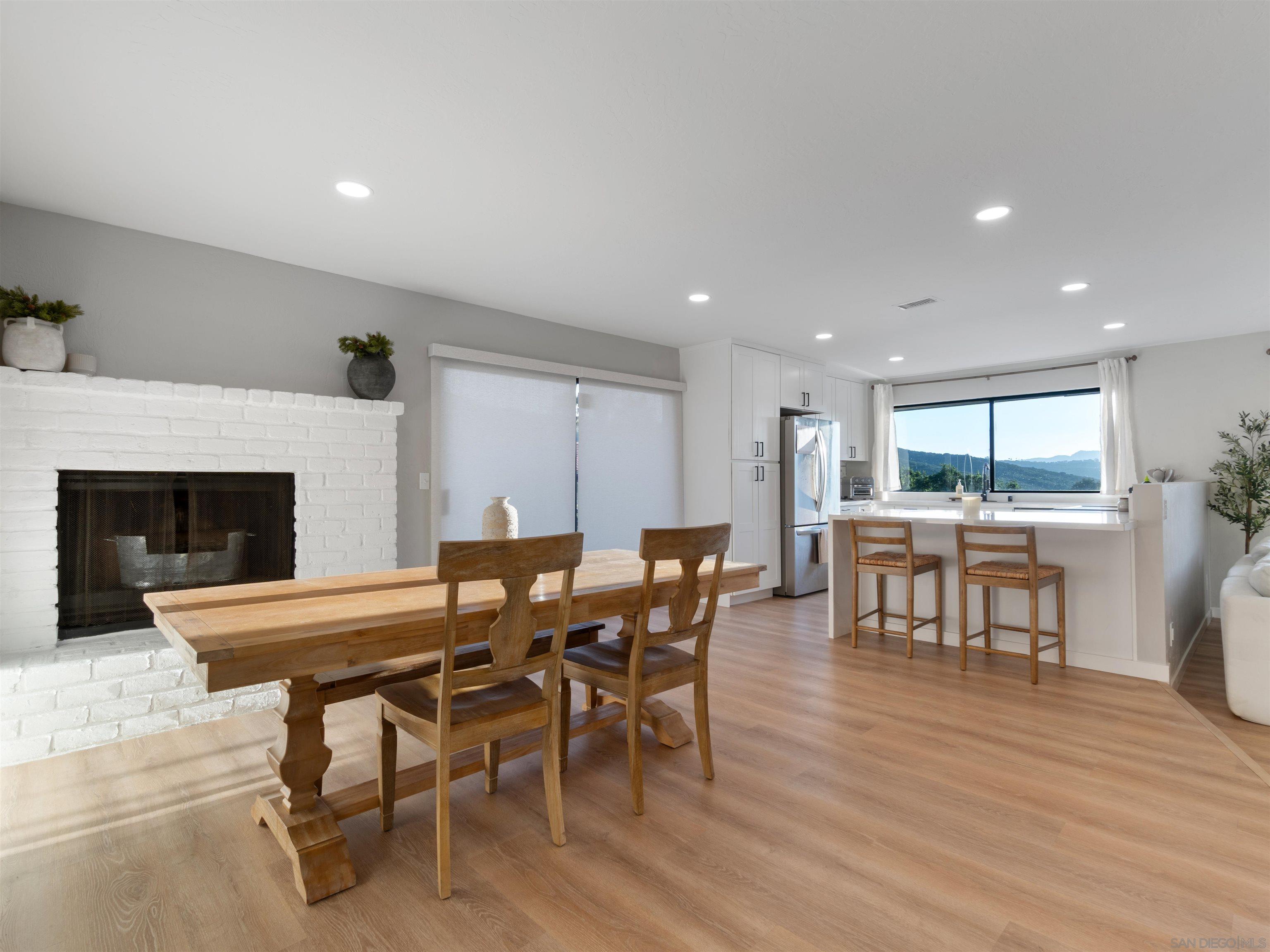 Detail Gallery Image 7 of 19 For 15674  Cathedral Way, Ramona,  CA 92065 - 3 Beds | 2 Baths