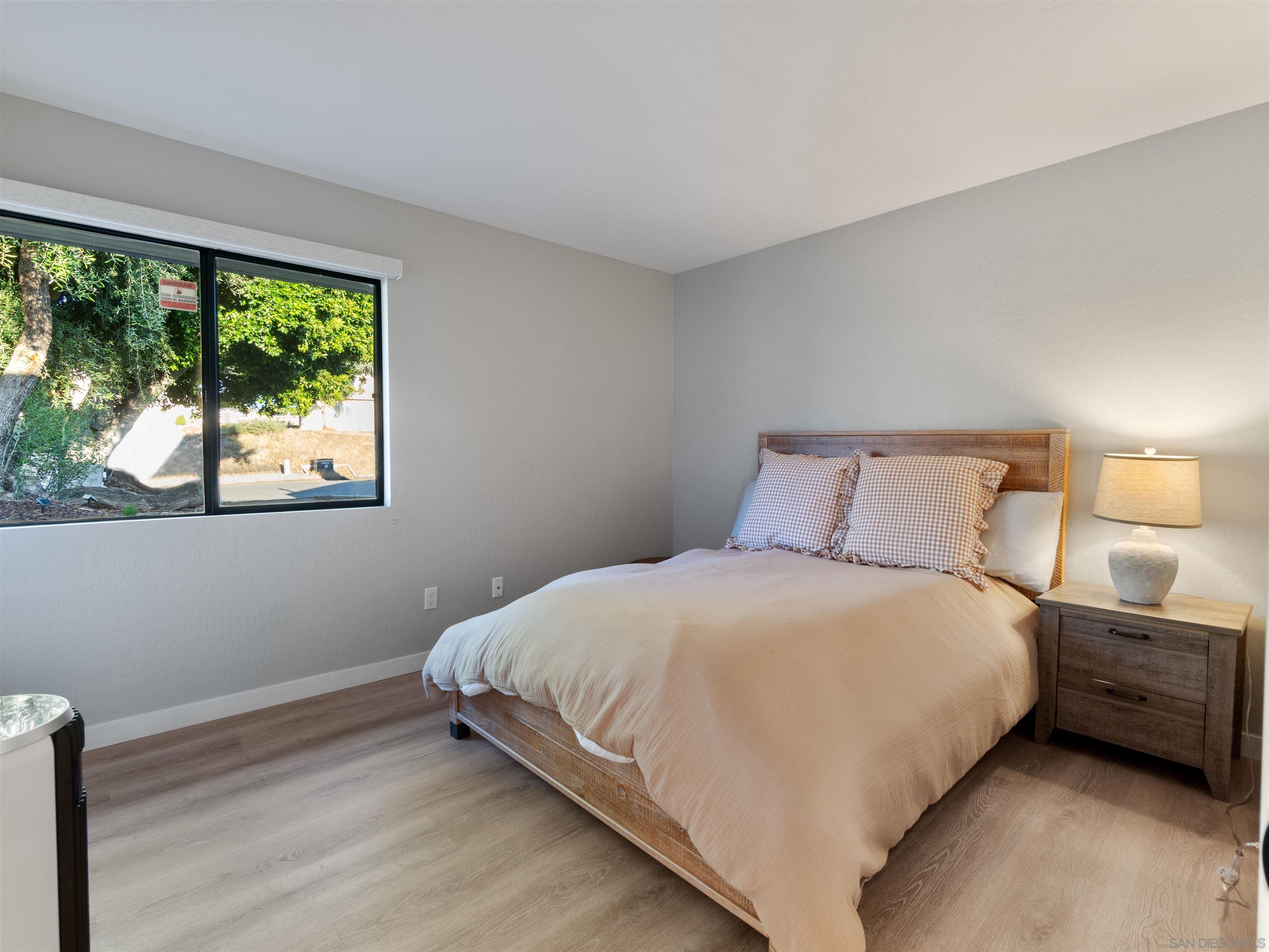 Detail Gallery Image 10 of 19 For 15674  Cathedral Way, Ramona,  CA 92065 - 3 Beds | 2 Baths