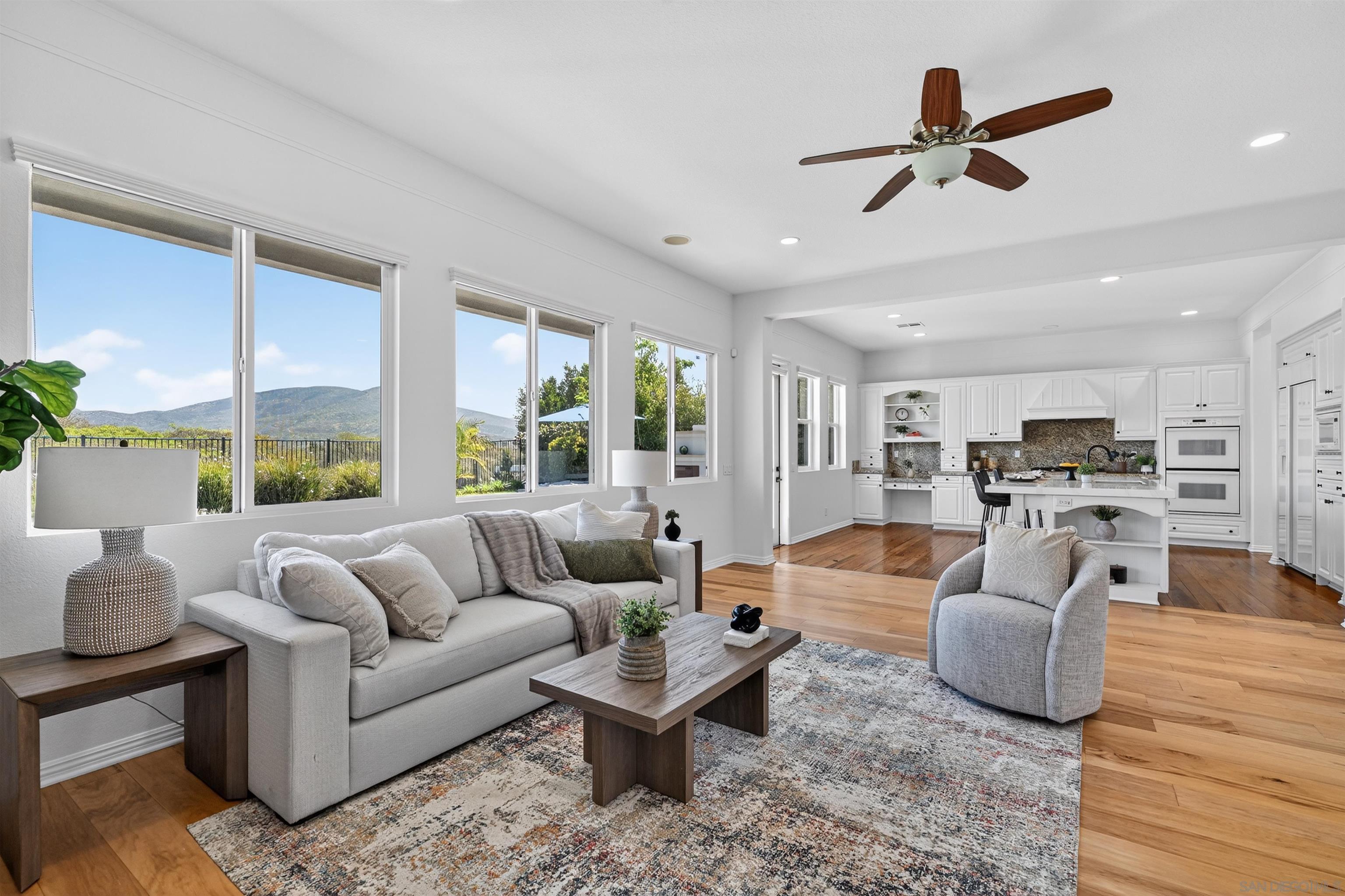 Detail Gallery Image 12 of 37 For 981  Adirondack Place, Chula Vista,  CA 91914 - 6 Beds | 3/1 Baths