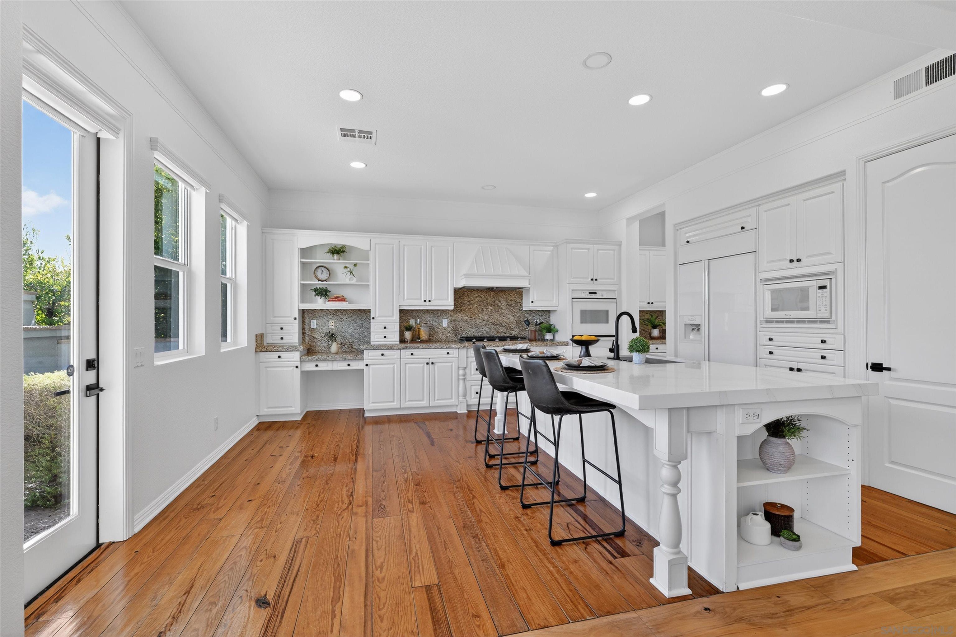 Detail Gallery Image 14 of 37 For 981  Adirondack Place, Chula Vista,  CA 91914 - 6 Beds | 3/1 Baths