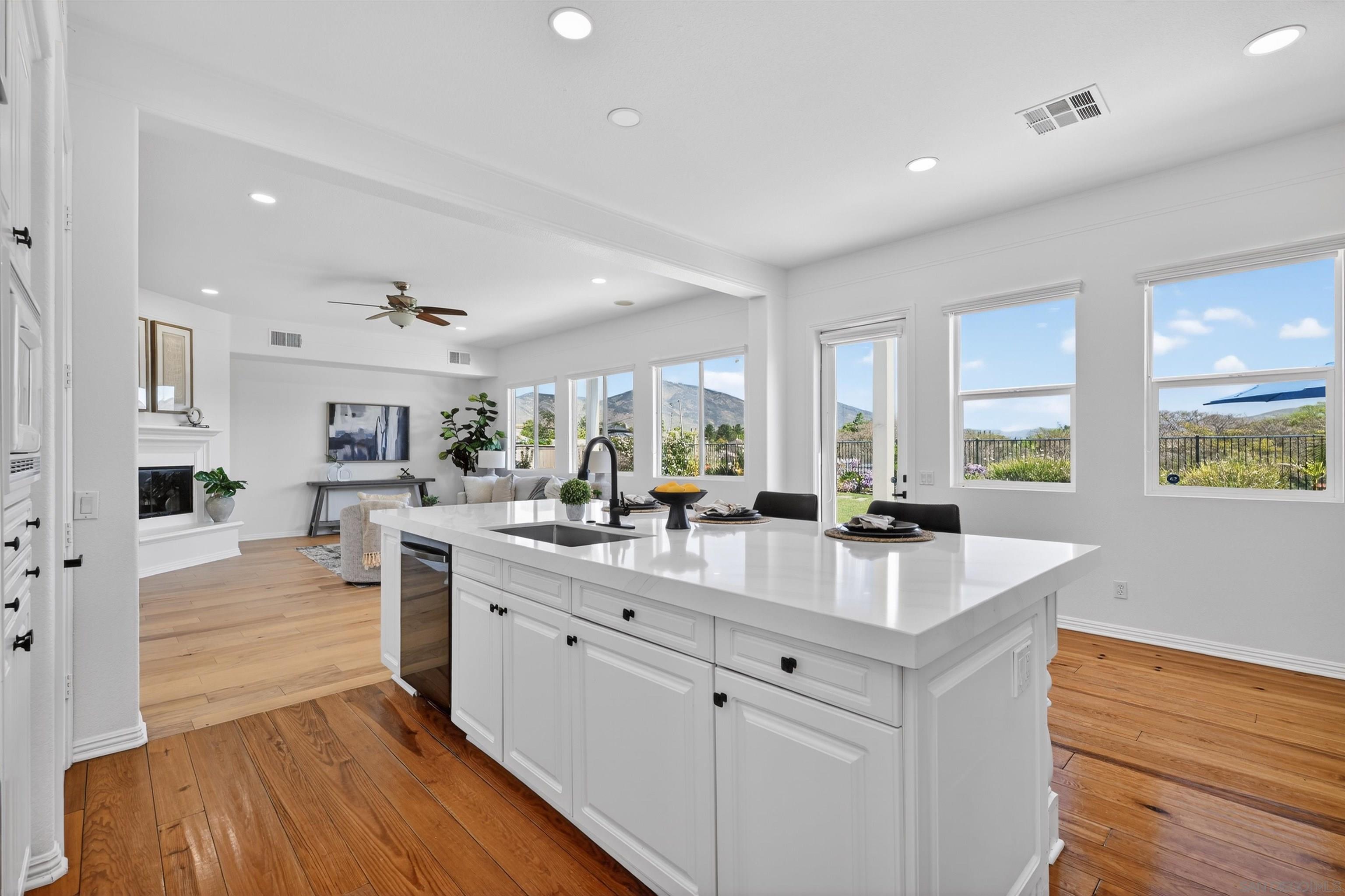 Detail Gallery Image 16 of 37 For 981  Adirondack Place, Chula Vista,  CA 91914 - 6 Beds | 3/1 Baths