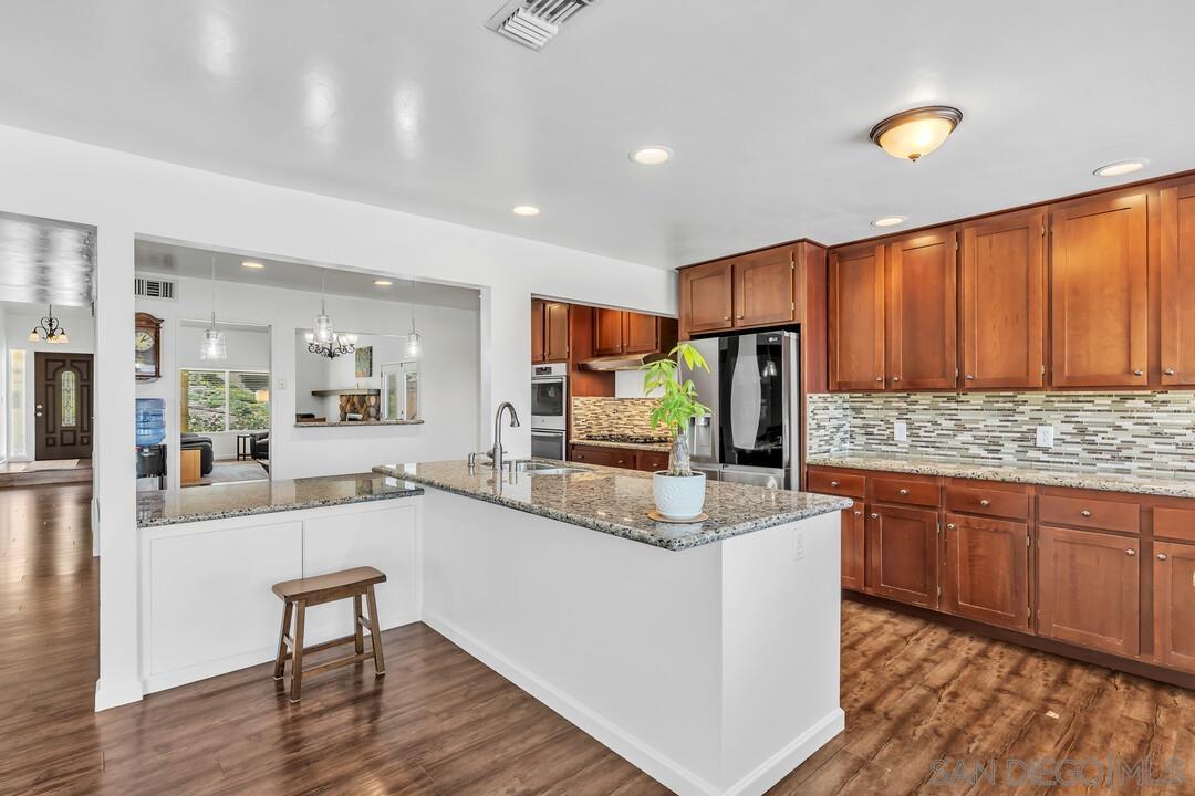 Detail Gallery Image 16 of 49 For 1509  Honey Hill, El Cajon,  CA 92020 - 6 Beds | 2 Baths