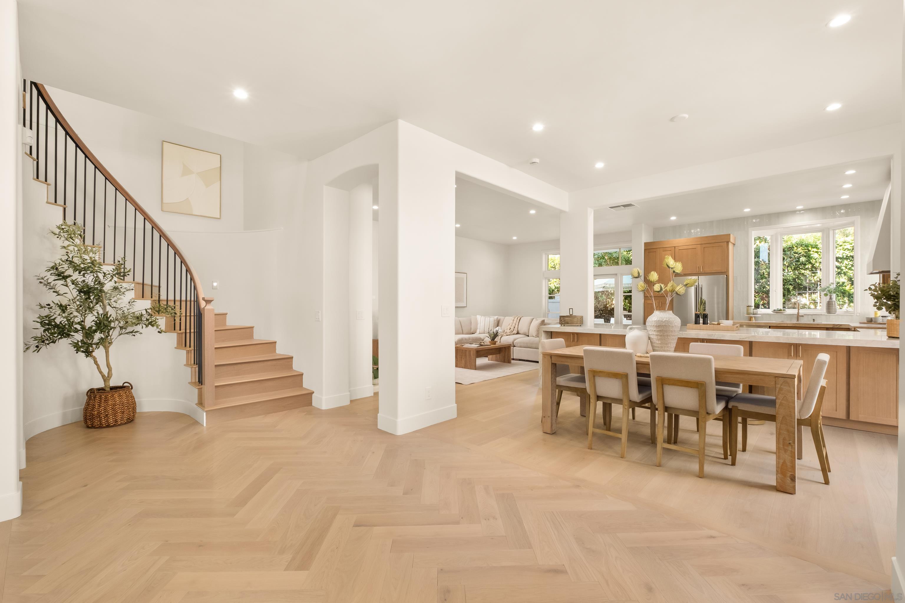 Detail Gallery Image 2 of 55 For 5342  Renaissance Ave, San Diego,  CA 92122 - 4 Beds | 3/1 Baths