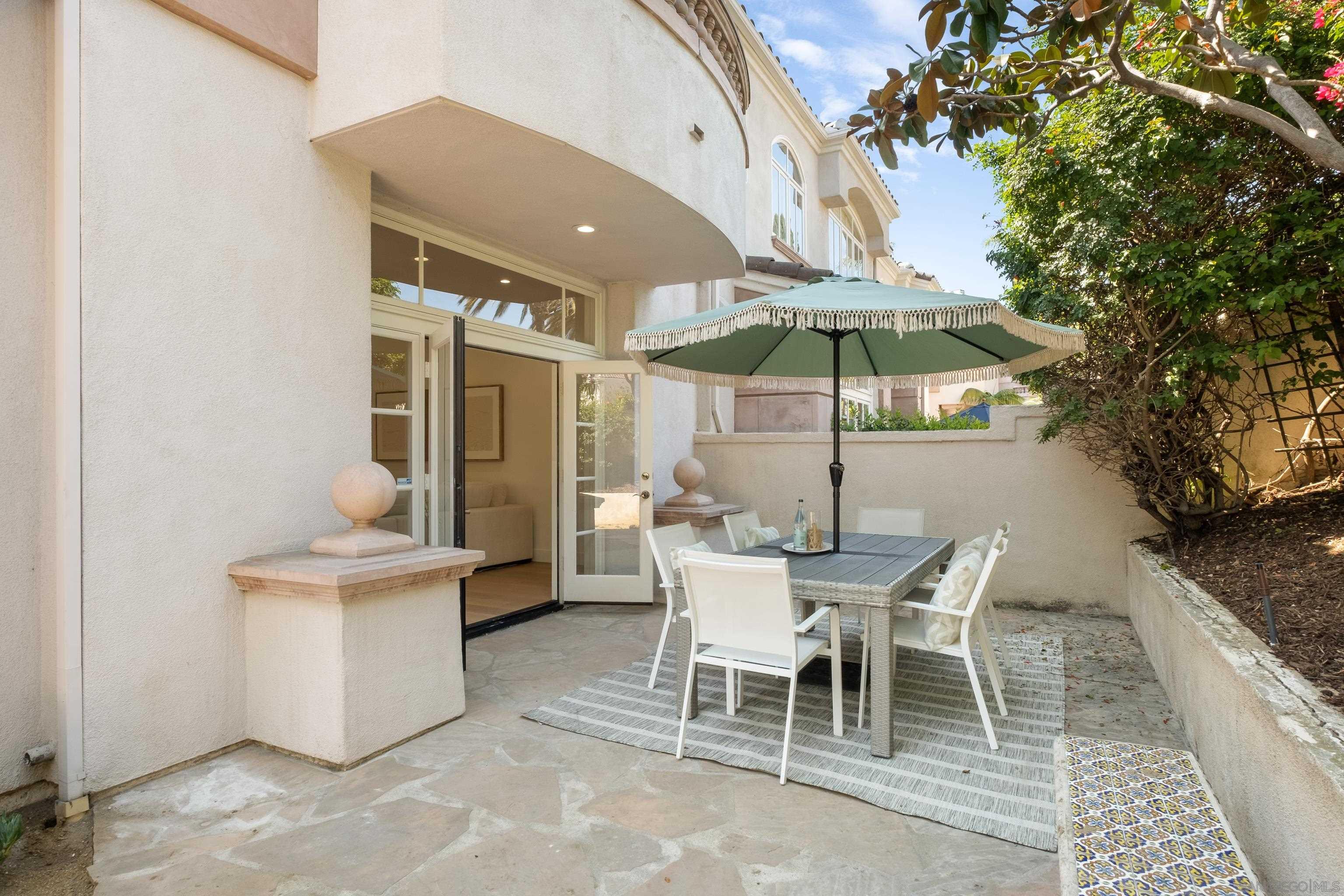 Detail Gallery Image 12 of 55 For 5342  Renaissance Ave, San Diego,  CA 92122 - 4 Beds | 3/1 Baths