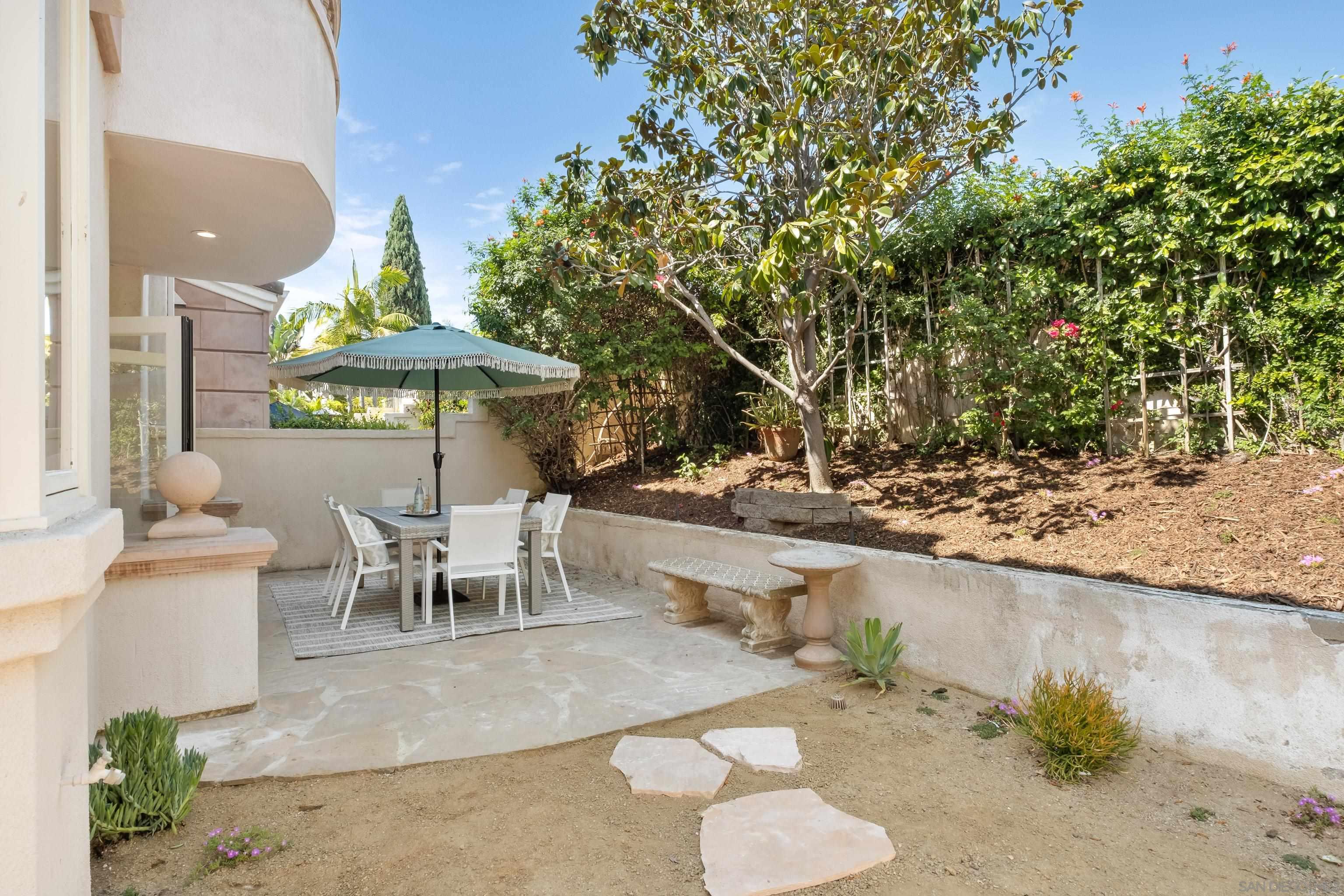 Detail Gallery Image 13 of 55 For 5342  Renaissance Ave, San Diego,  CA 92122 - 4 Beds | 3/1 Baths