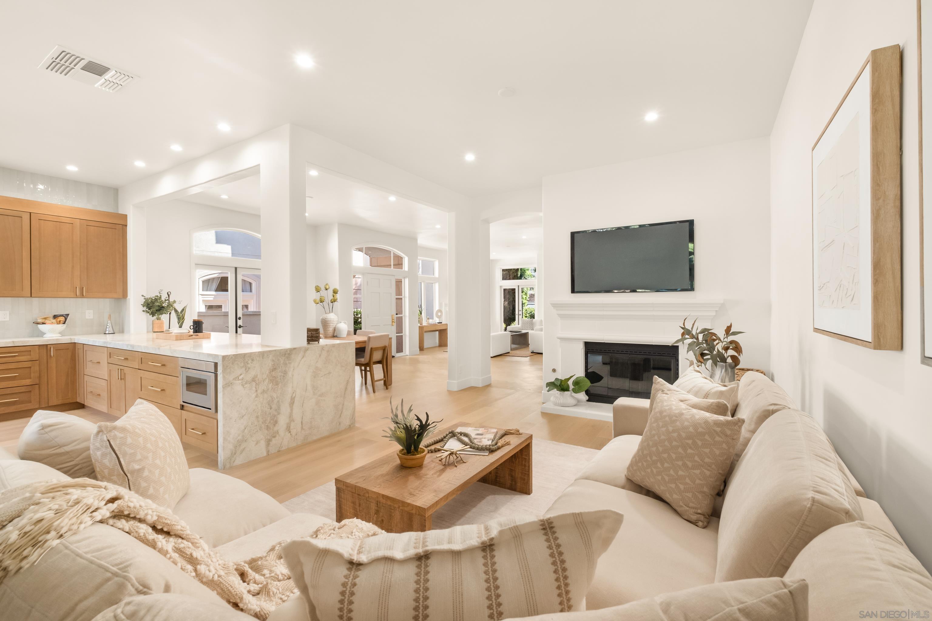 Detail Gallery Image 15 of 55 For 5342  Renaissance Ave, San Diego,  CA 92122 - 4 Beds | 3/1 Baths