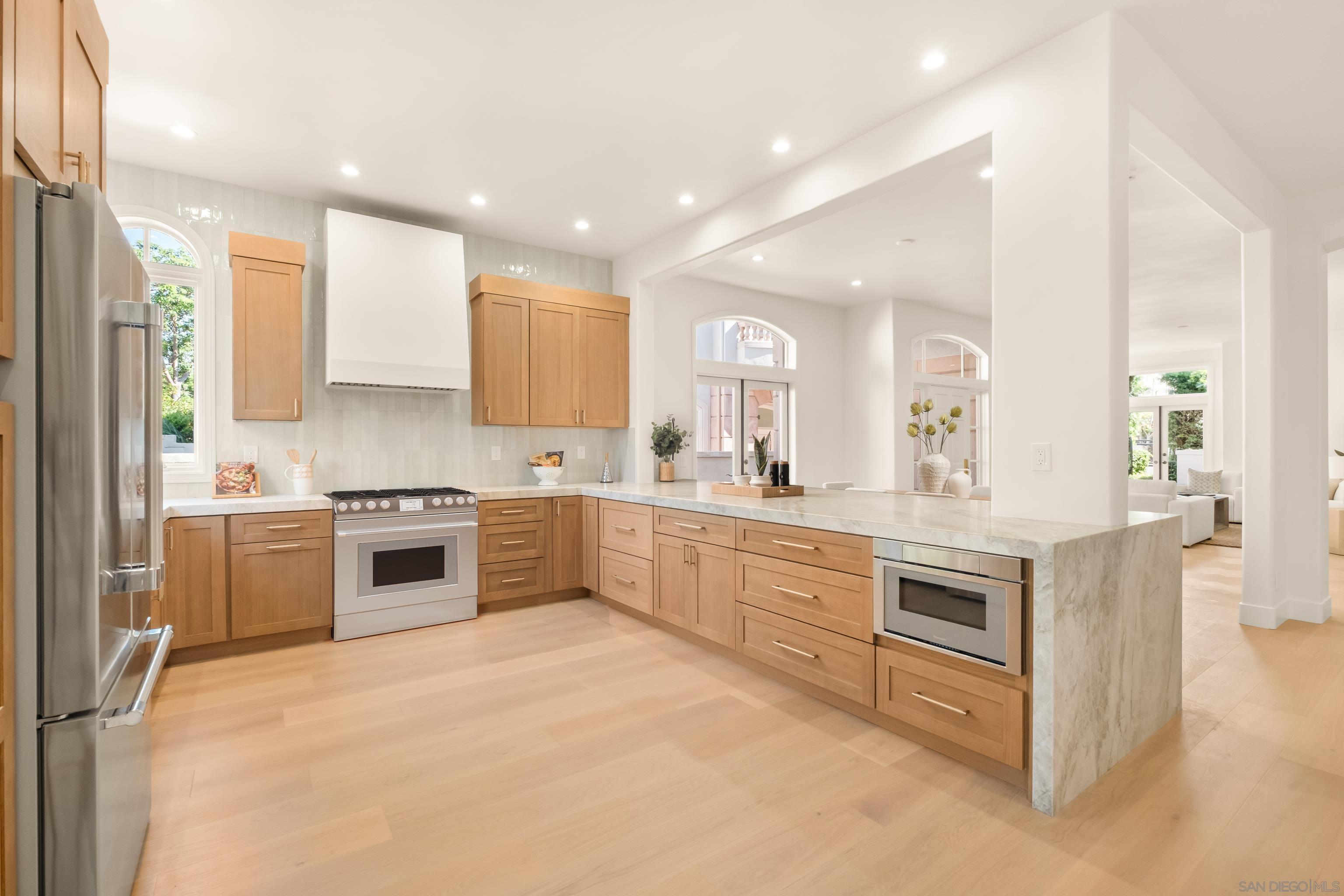 Detail Gallery Image 16 of 55 For 5342  Renaissance Ave, San Diego,  CA 92122 - 4 Beds | 3/1 Baths