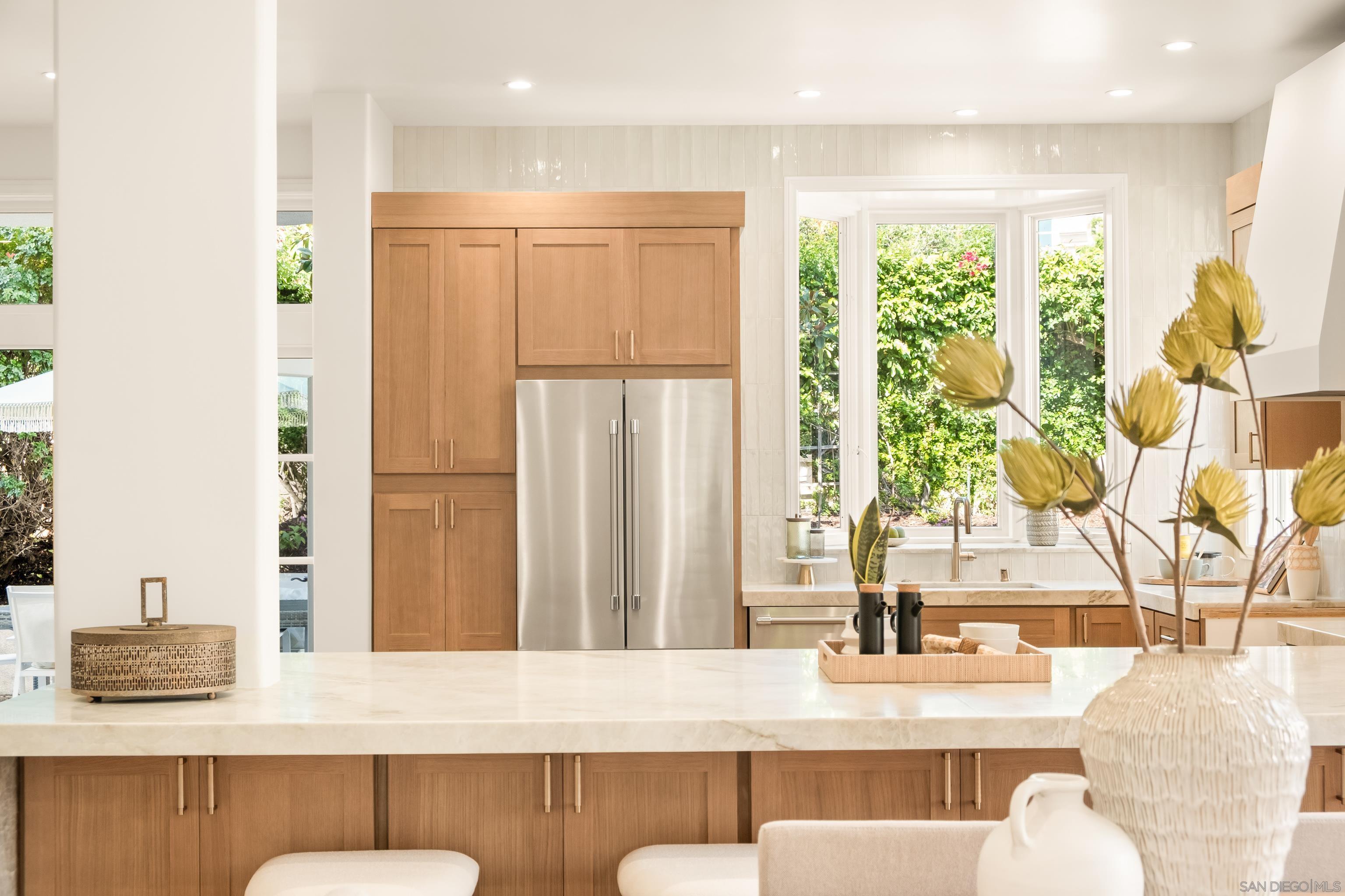 Detail Gallery Image 4 of 55 For 5342  Renaissance Ave, San Diego,  CA 92122 - 4 Beds | 3/1 Baths