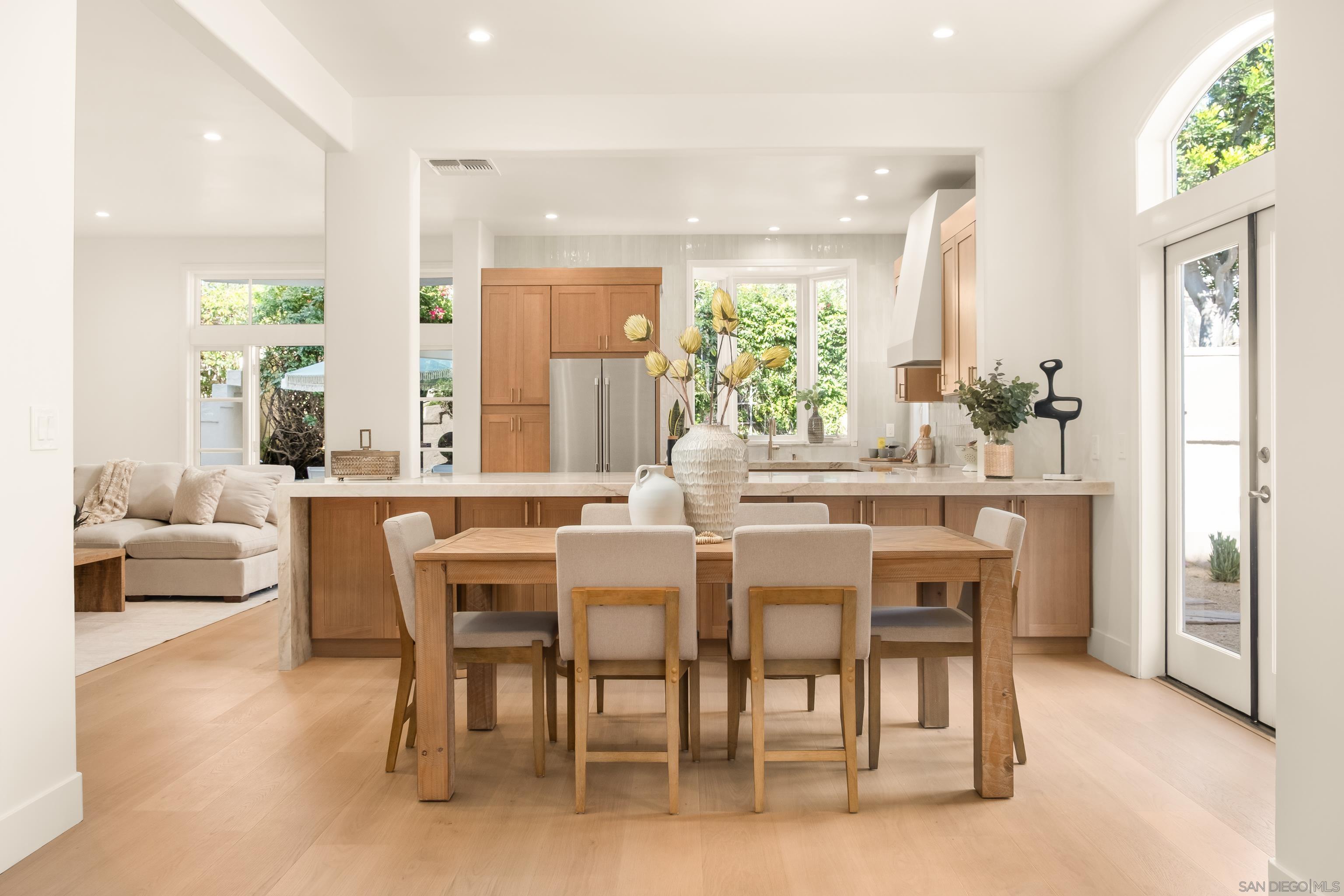 Detail Gallery Image 5 of 55 For 5342  Renaissance Ave, San Diego,  CA 92122 - 4 Beds | 3/1 Baths