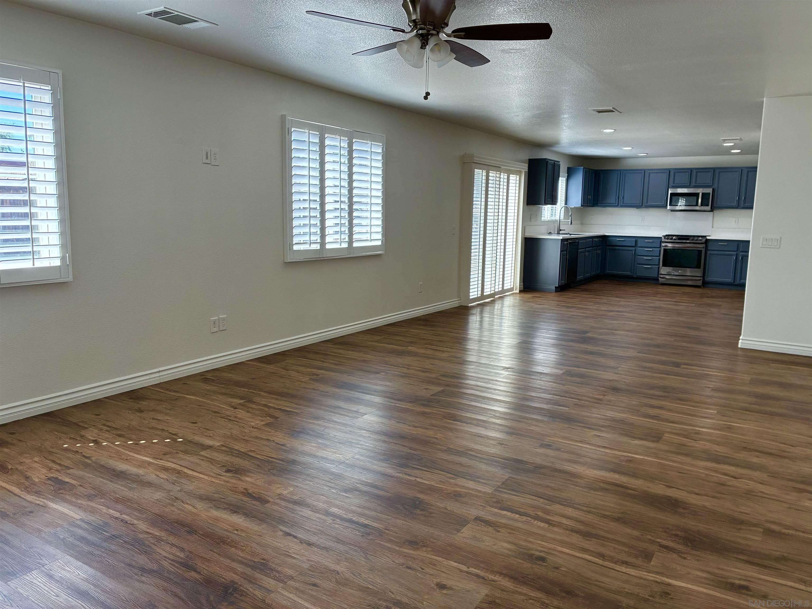 Detail Gallery Image 12 of 37 For 53009  Rose Sachet Lane, Lake Elsinore,  CA 92532 - 6 Beds | 3 Baths