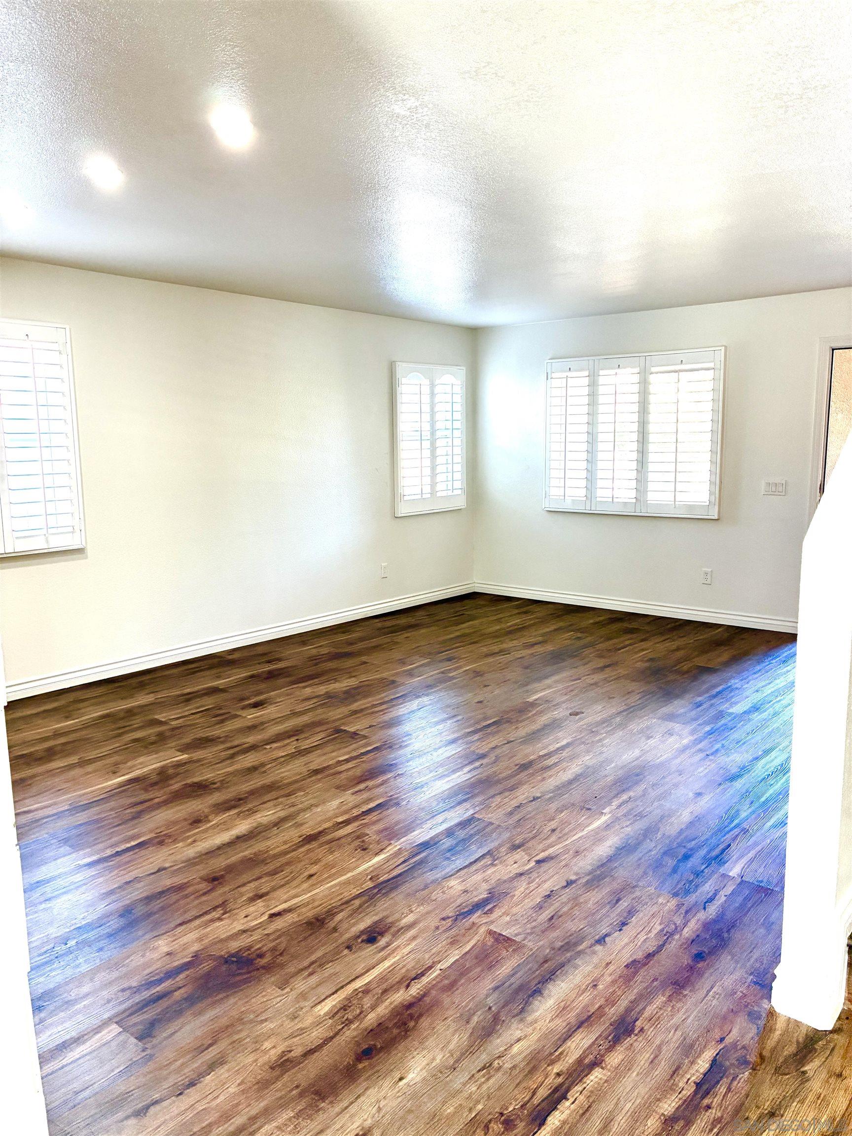 Detail Gallery Image 6 of 37 For 53009  Rose Sachet Lane, Lake Elsinore,  CA 92532 - 6 Beds | 3 Baths