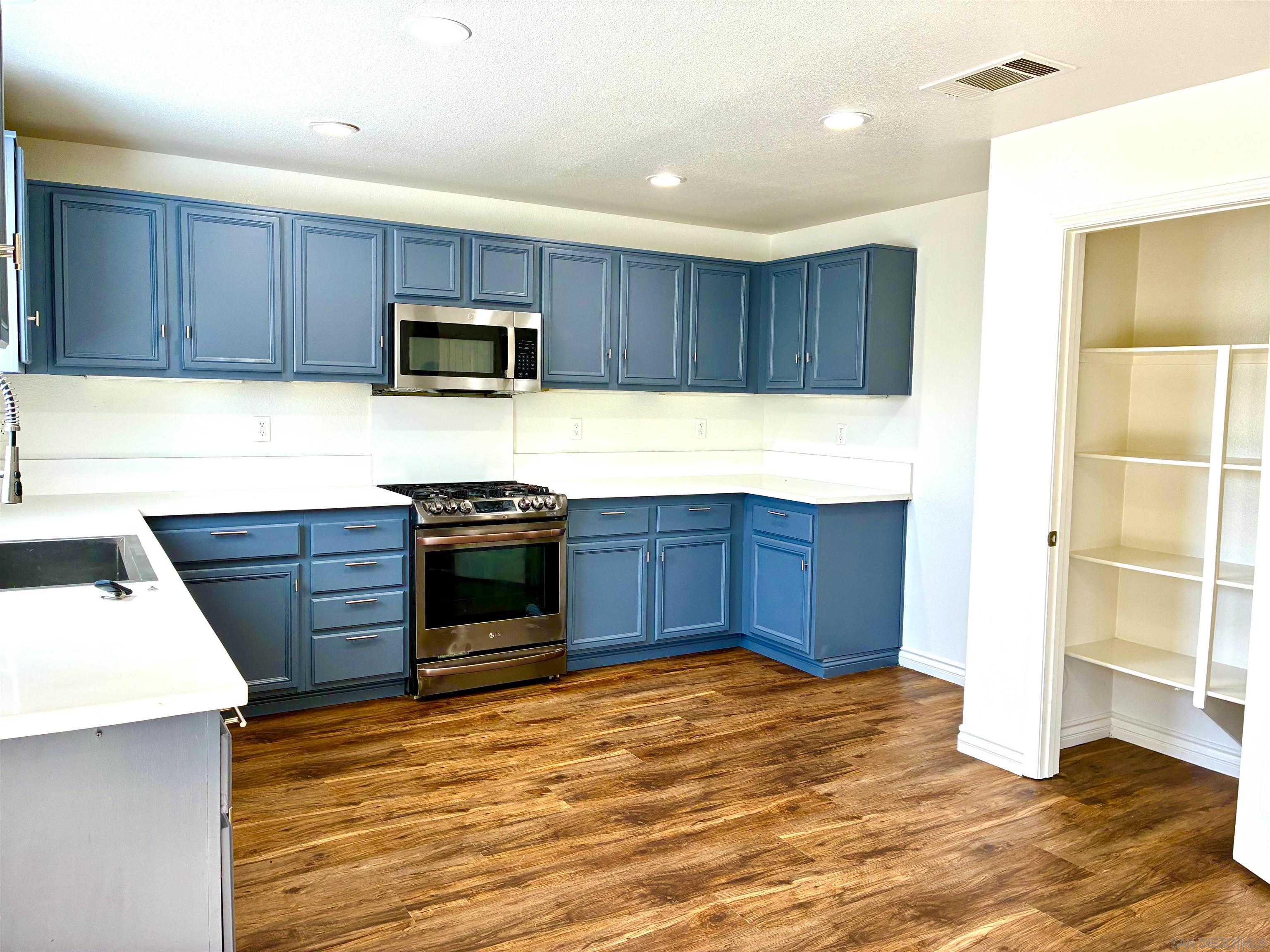 Detail Gallery Image 9 of 37 For 53009  Rose Sachet Lane, Lake Elsinore,  CA 92532 - 6 Beds | 3 Baths