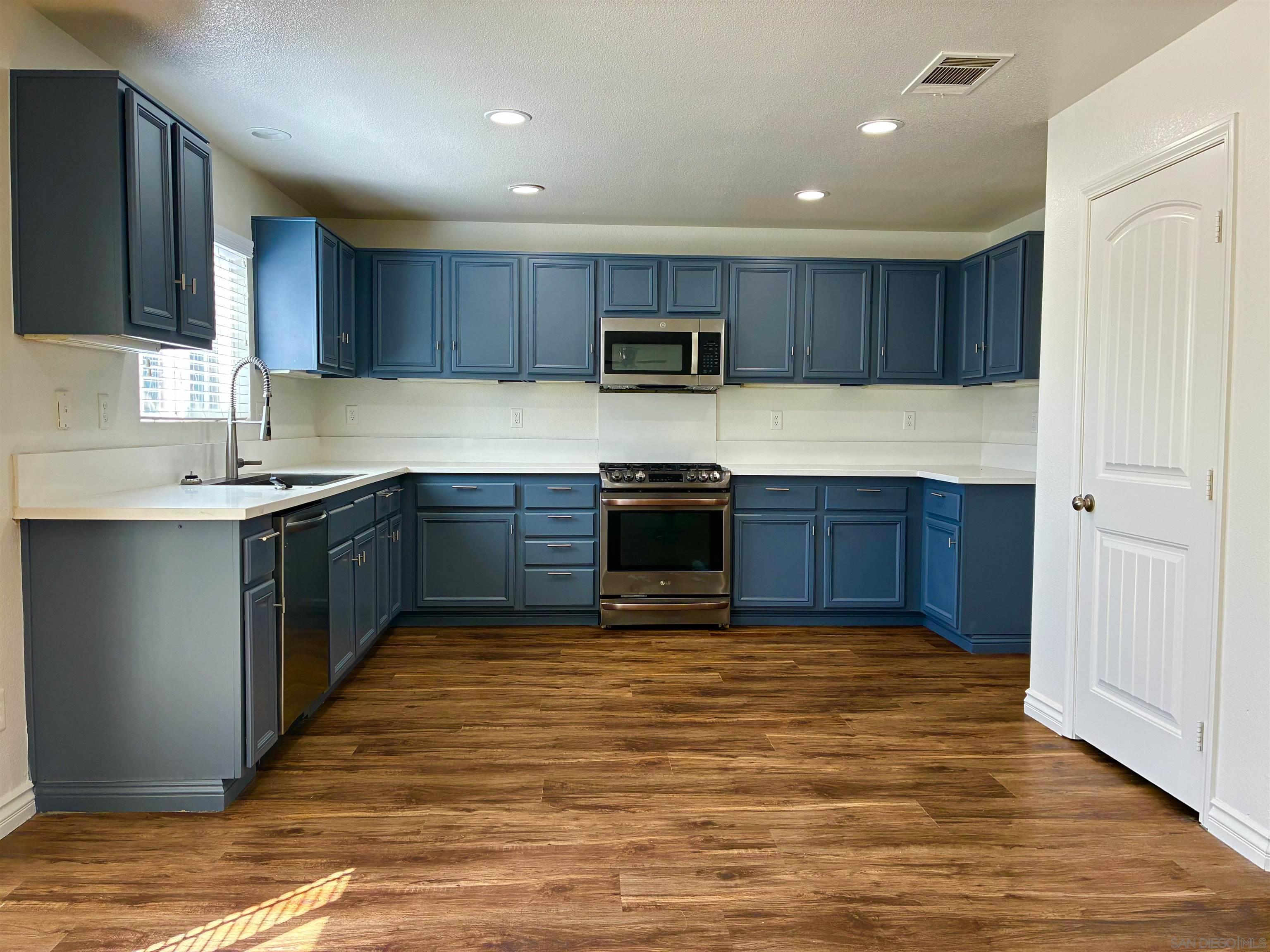 Detail Gallery Image 10 of 37 For 53009  Rose Sachet Lane, Lake Elsinore,  CA 92532 - 6 Beds | 3 Baths