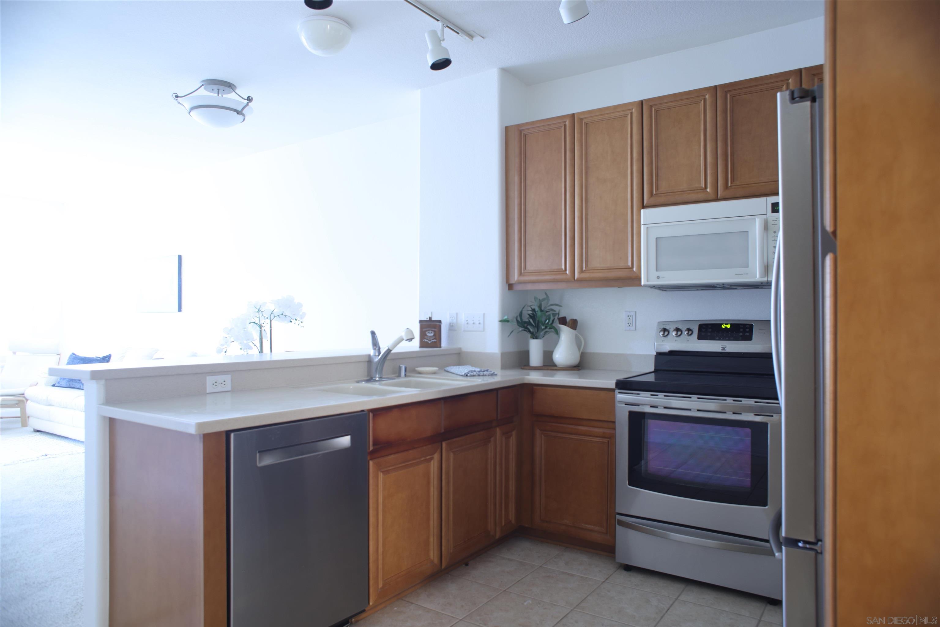 Detail Gallery Image 4 of 37 For 350  K Street  #408,  San Diego,  CA 92101 - 2 Beds | 2 Baths