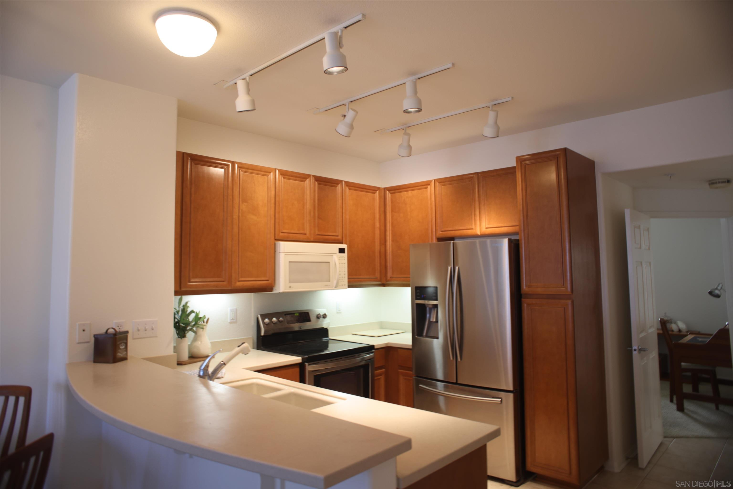 Detail Gallery Image 5 of 37 For 350  K Street  #408,  San Diego,  CA 92101 - 2 Beds | 2 Baths