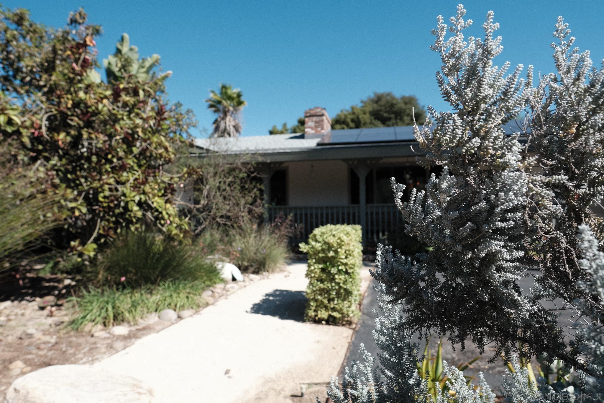 Detail Gallery Image 3 of 42 For 26327 N Broadway, Escondido,  CA 92026 - 3 Beds | 2 Baths