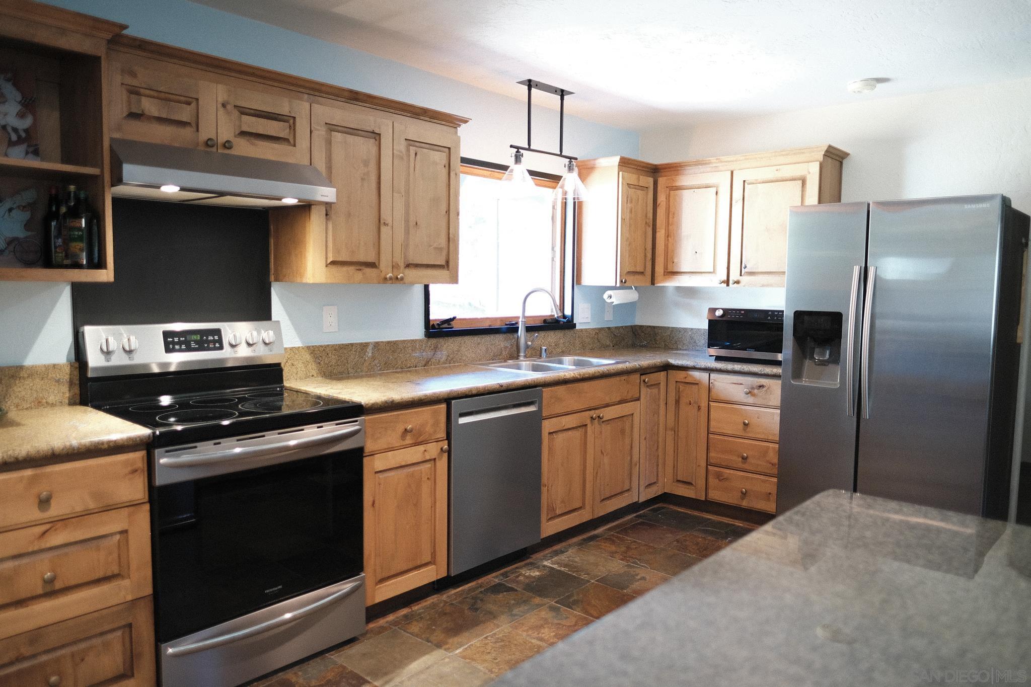 Detail Gallery Image 10 of 42 For 26327 N Broadway, Escondido,  CA 92026 - 3 Beds | 2 Baths