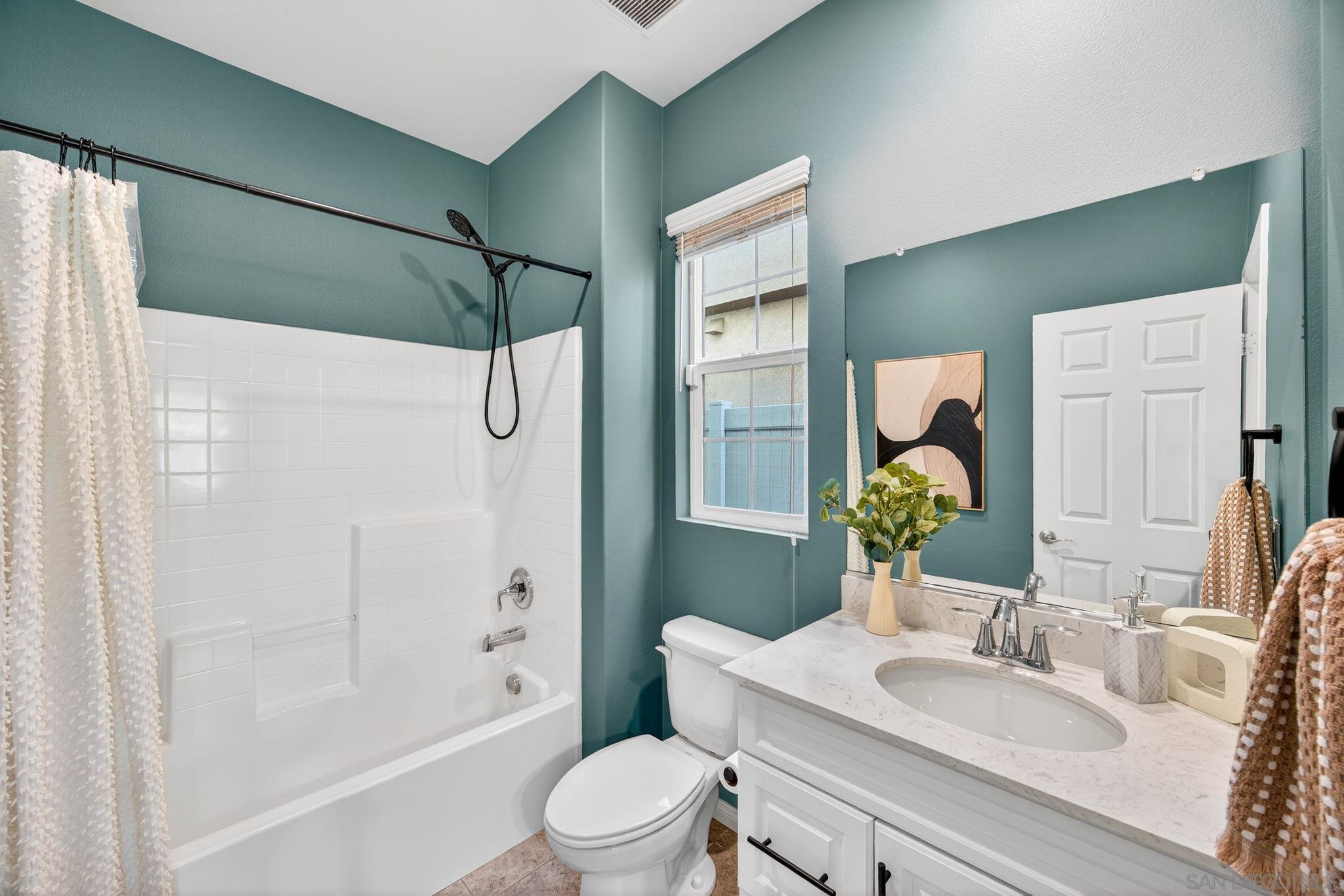 Detail Gallery Image 17 of 45 For 1254  White Oak, El Cajon,  CA 92020 - 5 Beds | 3/1 Baths