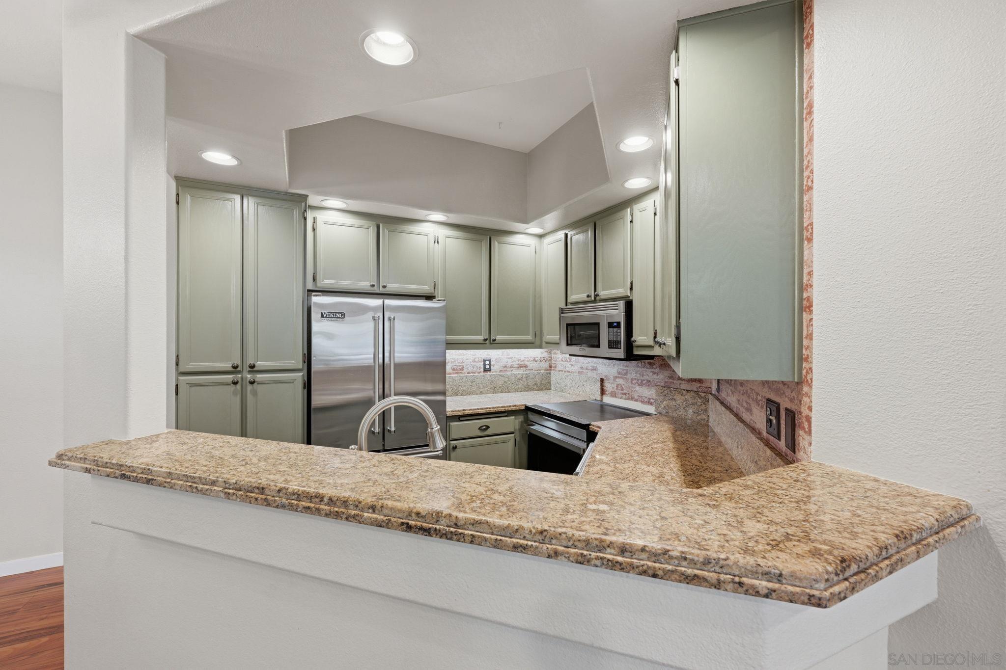 Detail Gallery Image 12 of 37 For 11240  Provencal Place, San Diego,  CA 92128 - 2 Beds | 2 Baths