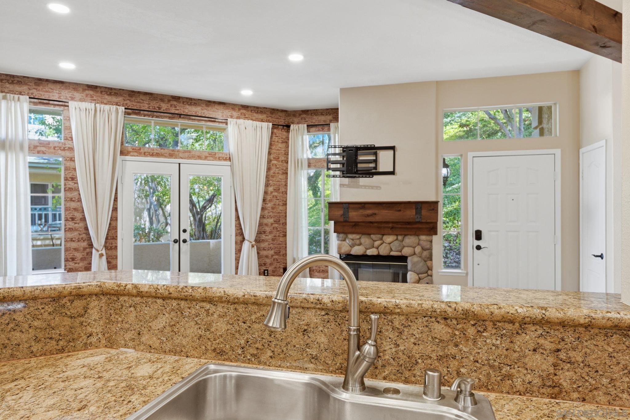 Detail Gallery Image 13 of 37 For 11240  Provencal Place, San Diego,  CA 92128 - 2 Beds | 2 Baths