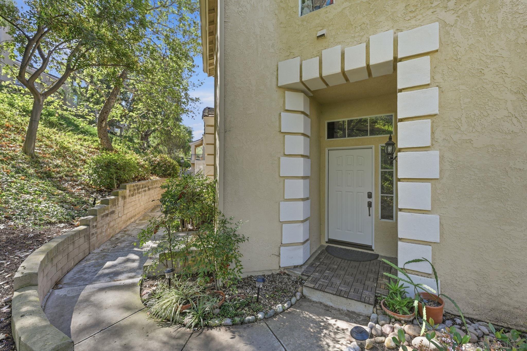 Detail Gallery Image 3 of 37 For 11240  Provencal Place, San Diego,  CA 92128 - 2 Beds | 2 Baths