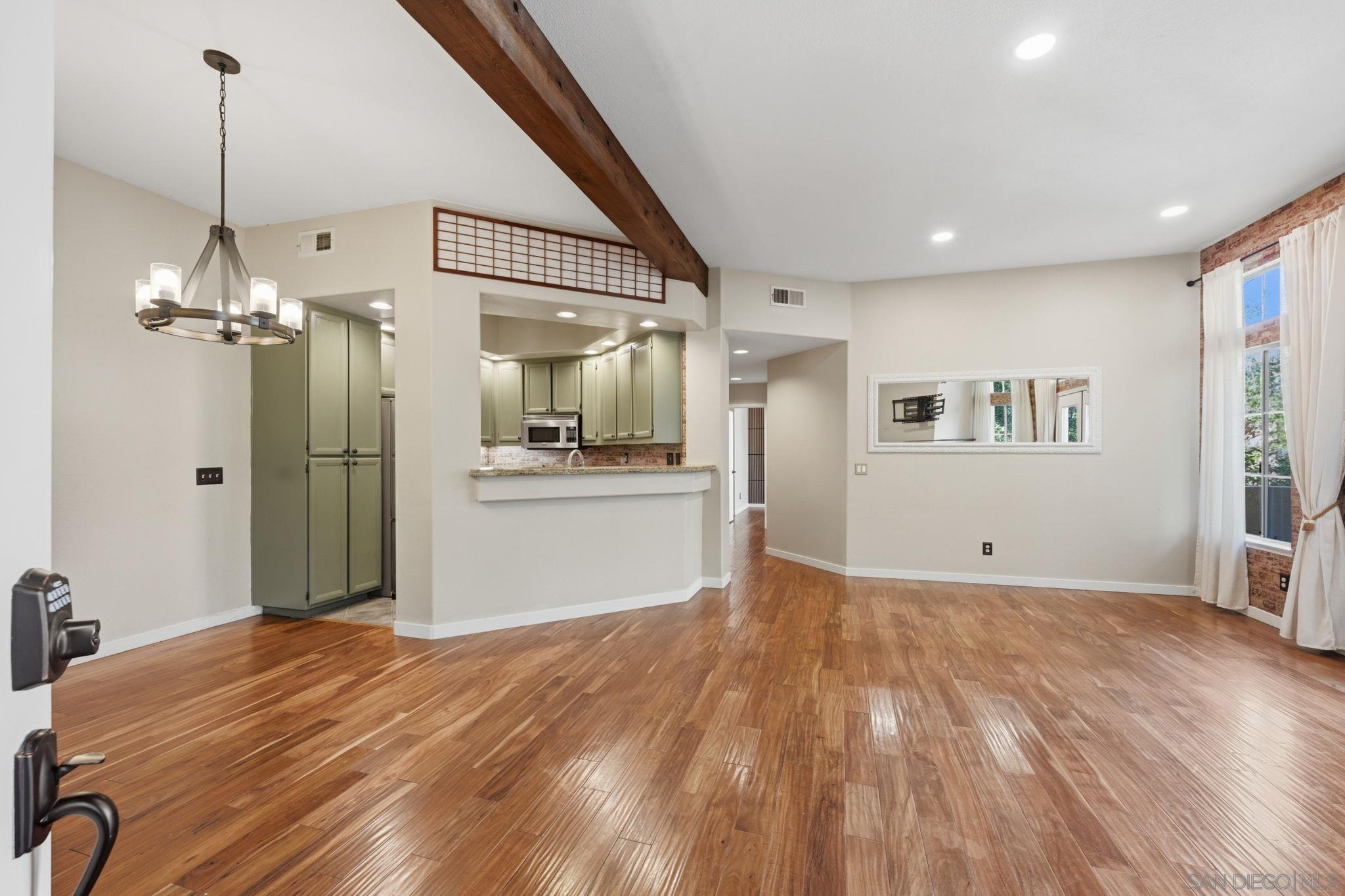 Detail Gallery Image 4 of 37 For 11240  Provencal Place, San Diego,  CA 92128 - 2 Beds | 2 Baths