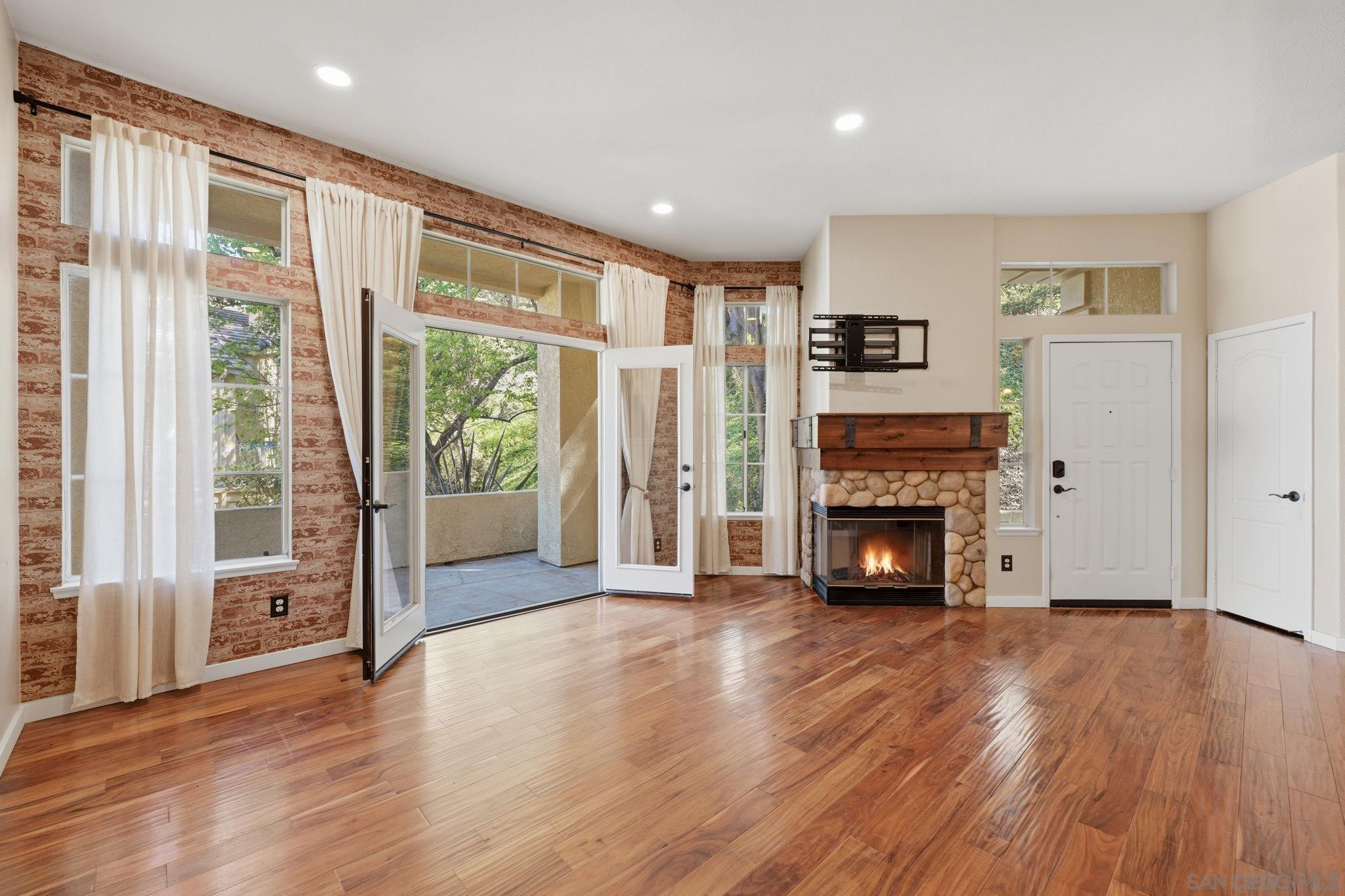 Detail Gallery Image 6 of 37 For 11240  Provencal Place, San Diego,  CA 92128 - 2 Beds | 2 Baths