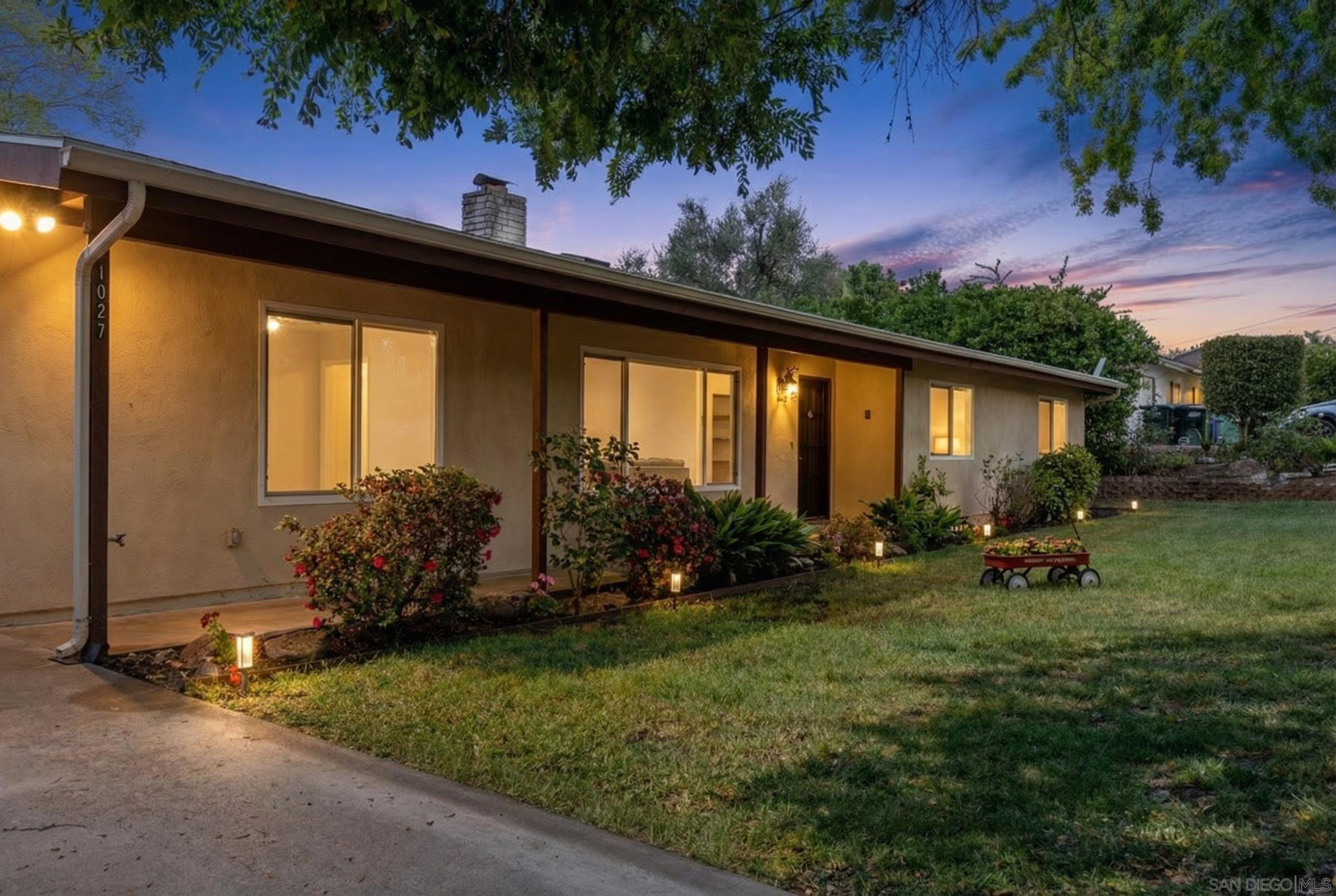 Detail Gallery Image 2 of 37 For 1027  Pepper Tree Lane, Fallbrook,  CA 92028 - 3 Beds | 2 Baths