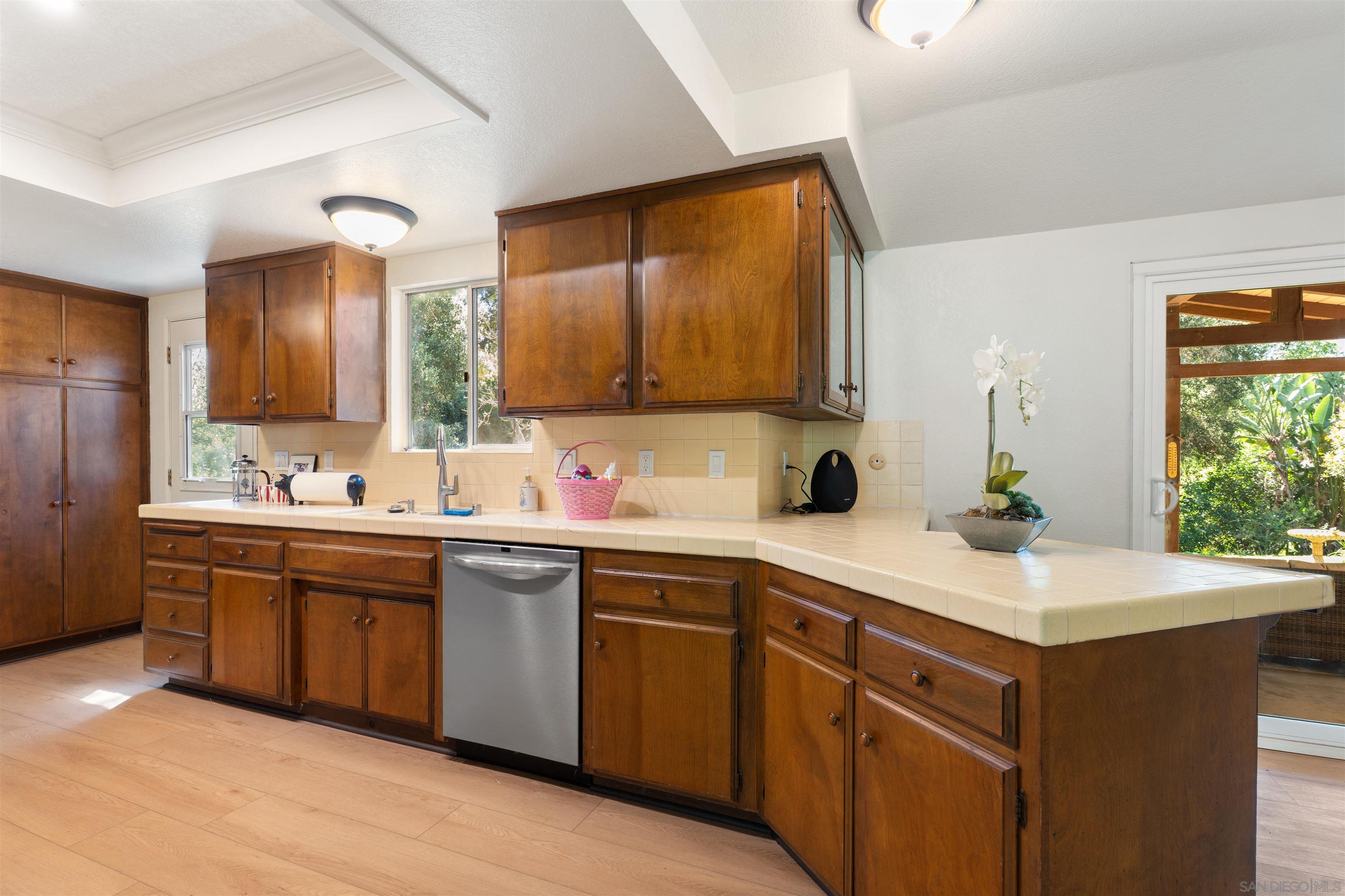 Detail Gallery Image 12 of 37 For 1027  Pepper Tree Lane, Fallbrook,  CA 92028 - 3 Beds | 2 Baths