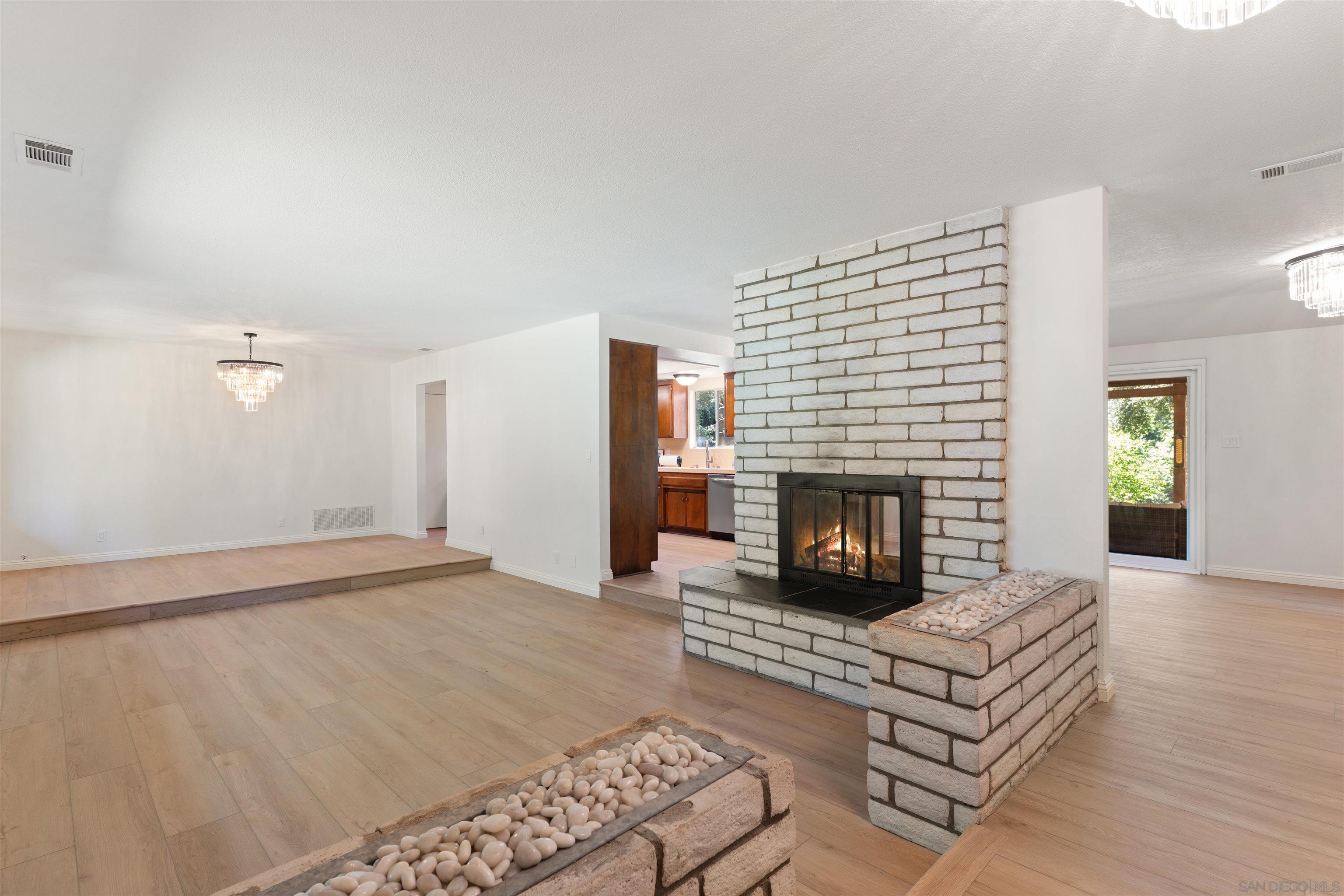 Detail Gallery Image 7 of 37 For 1027  Pepper Tree Lane, Fallbrook,  CA 92028 - 3 Beds | 2 Baths