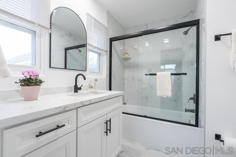 Detail Gallery Image 19 of 29 For 811  Anacapa Court, San Diego,  CA 92109 - 3 Beds | 2 Baths