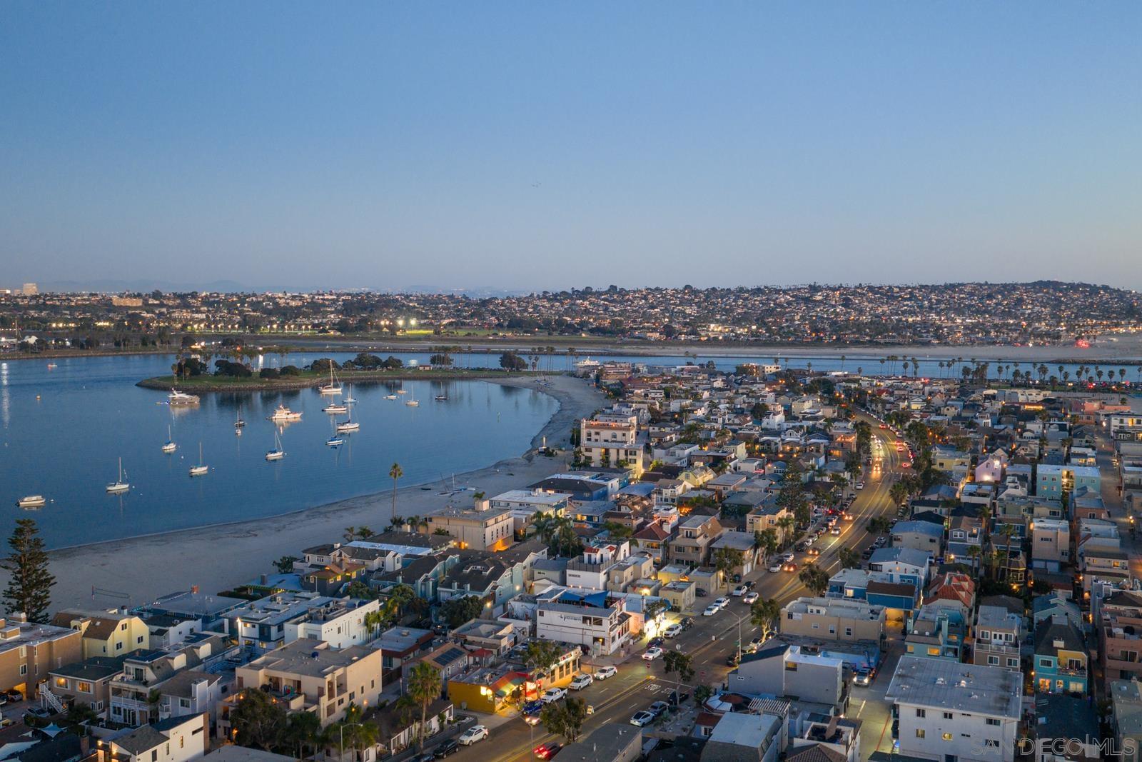 Detail Gallery Image 29 of 29 For 811  Anacapa Court, San Diego,  CA 92109 - 3 Beds | 2 Baths