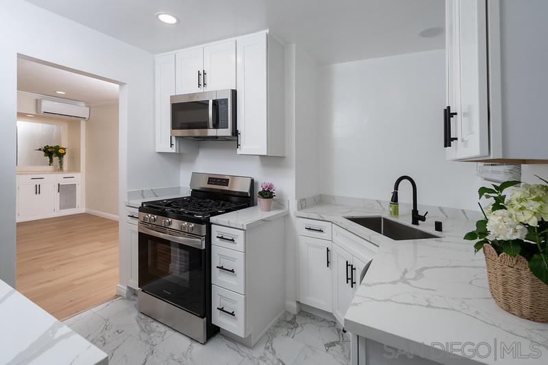 Detail Gallery Image 5 of 29 For 811  Anacapa Court, San Diego,  CA 92109 - 3 Beds | 2 Baths