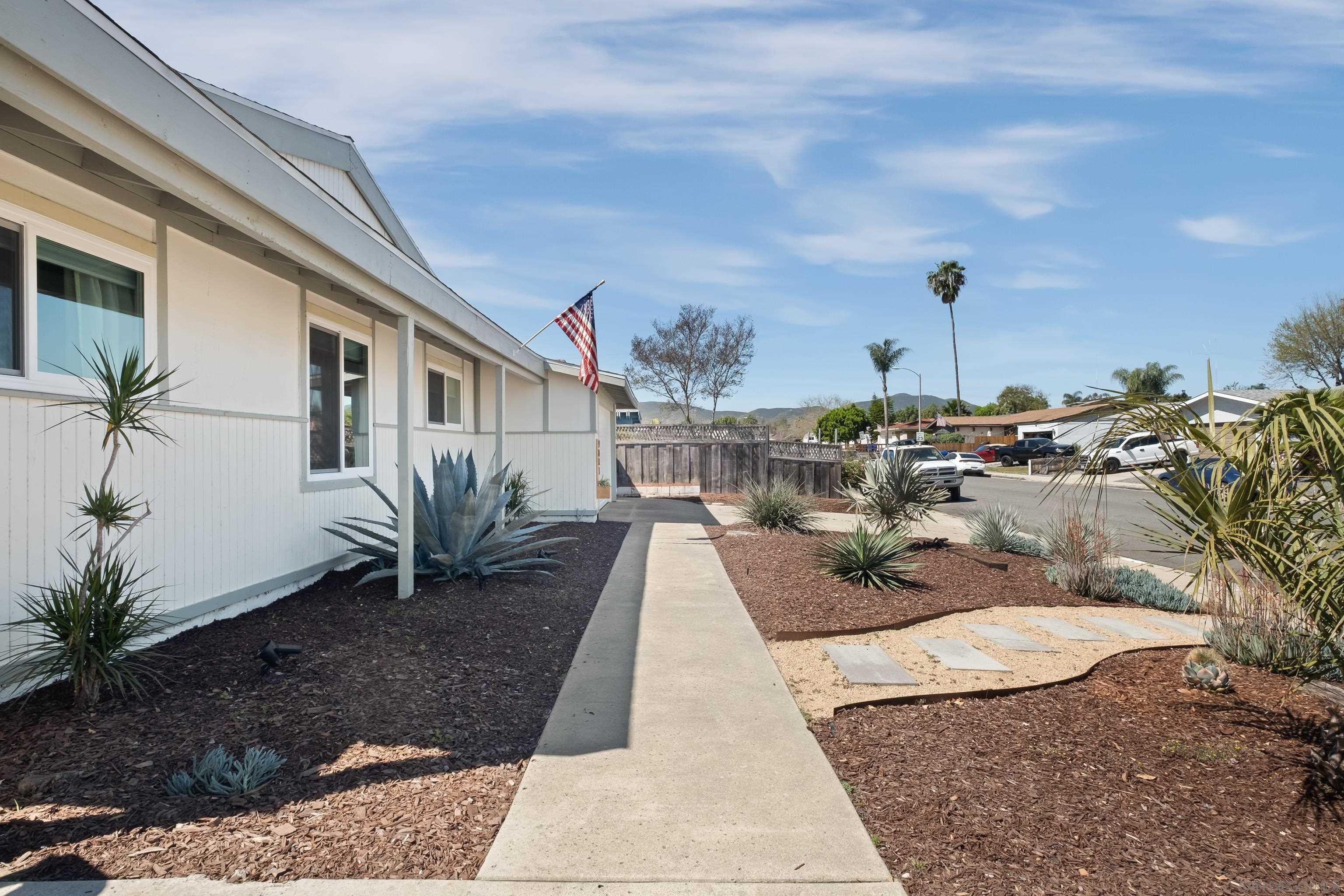 Detail Gallery Image 4 of 53 For 9081  Inverness, Santee,  CA 92071 - 4 Beds | 2 Baths