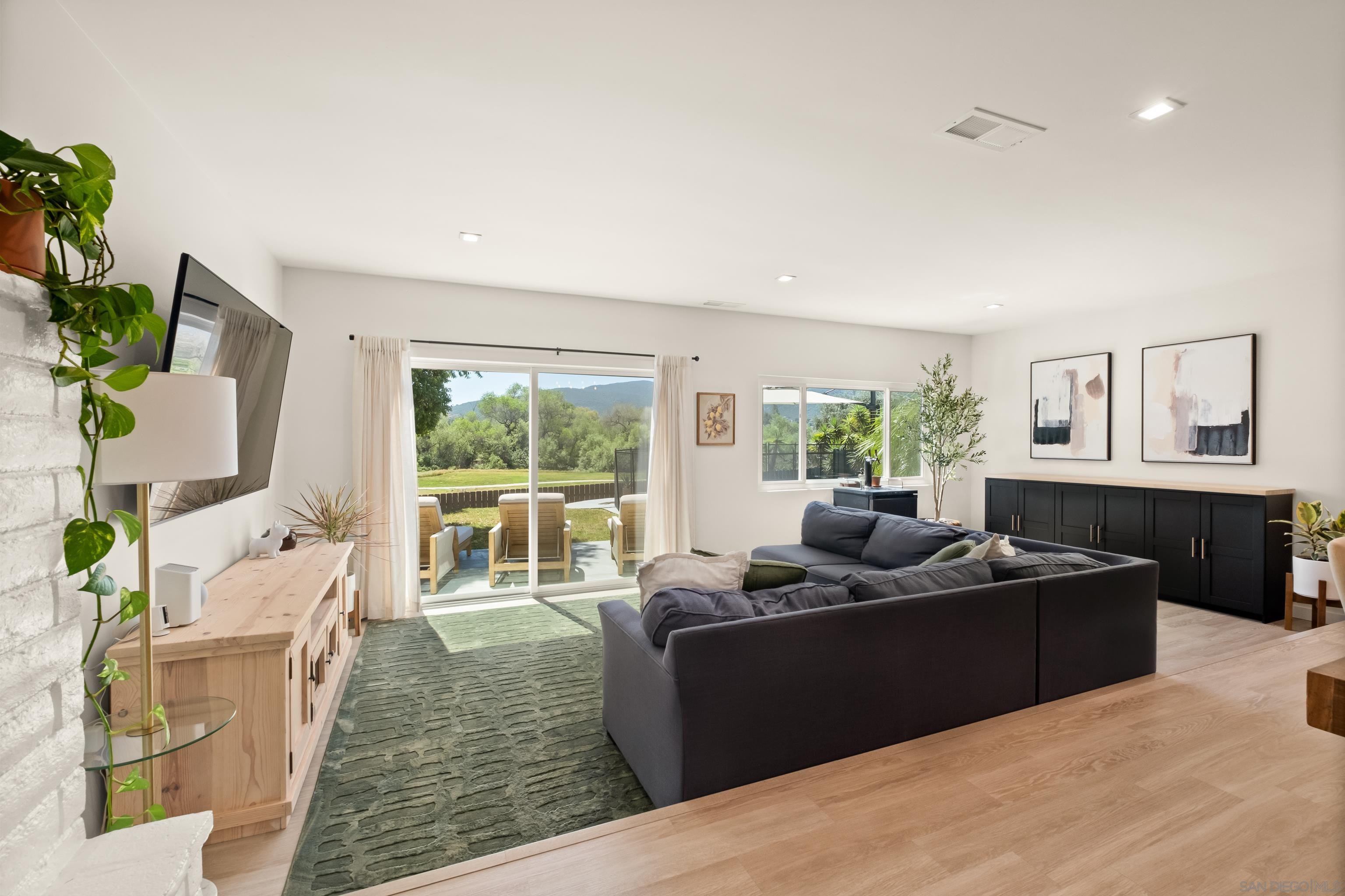 Detail Gallery Image 7 of 53 For 9081  Inverness, Santee,  CA 92071 - 4 Beds | 2 Baths