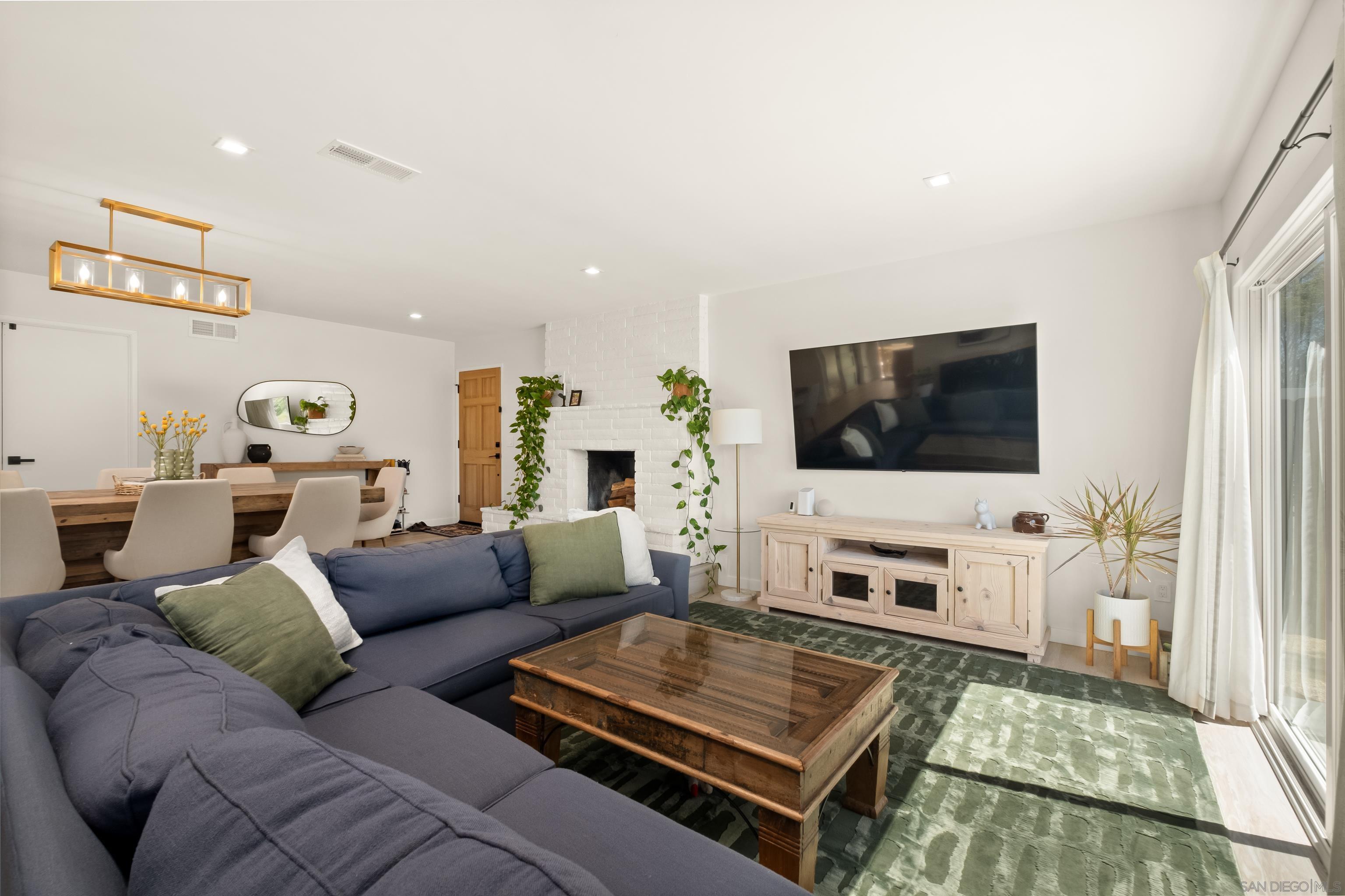 Detail Gallery Image 8 of 53 For 9081  Inverness, Santee,  CA 92071 - 4 Beds | 2 Baths