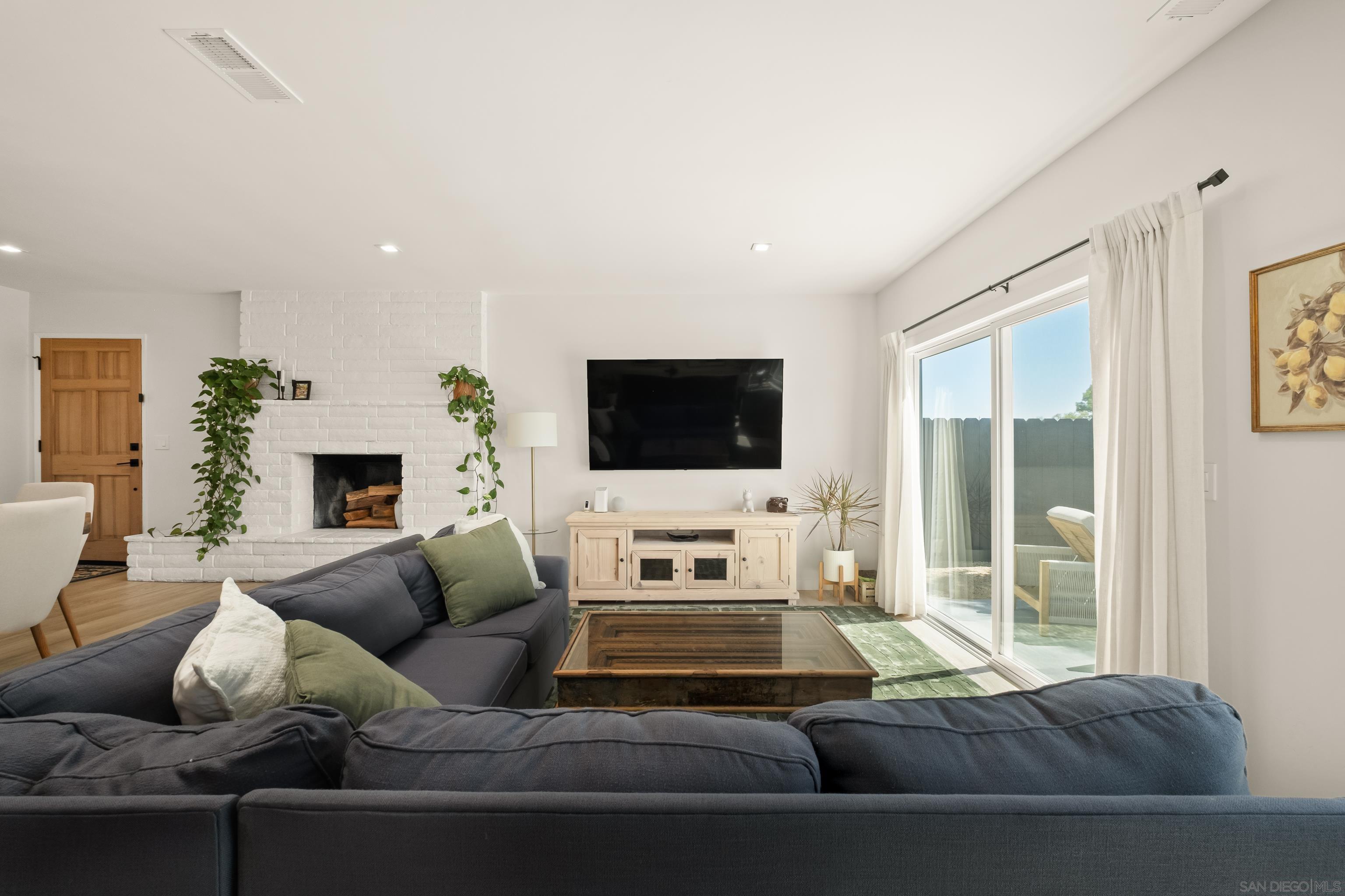 Detail Gallery Image 9 of 53 For 9081  Inverness, Santee,  CA 92071 - 4 Beds | 2 Baths