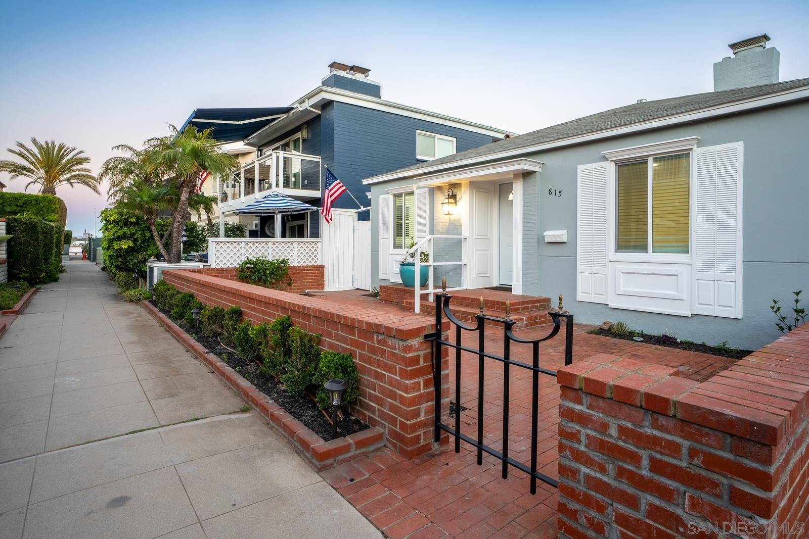 Detail Gallery Image 2 of 19 For 815  Anacapa Court, San Diego,  CA 92109 - 2 Beds | 1 Baths