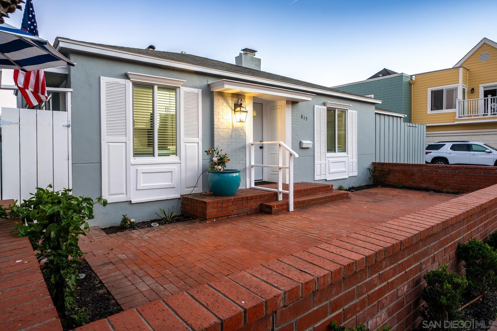 Detail Gallery Image 3 of 19 For 815  Anacapa Court, San Diego,  CA 92109 - 2 Beds | 1 Baths