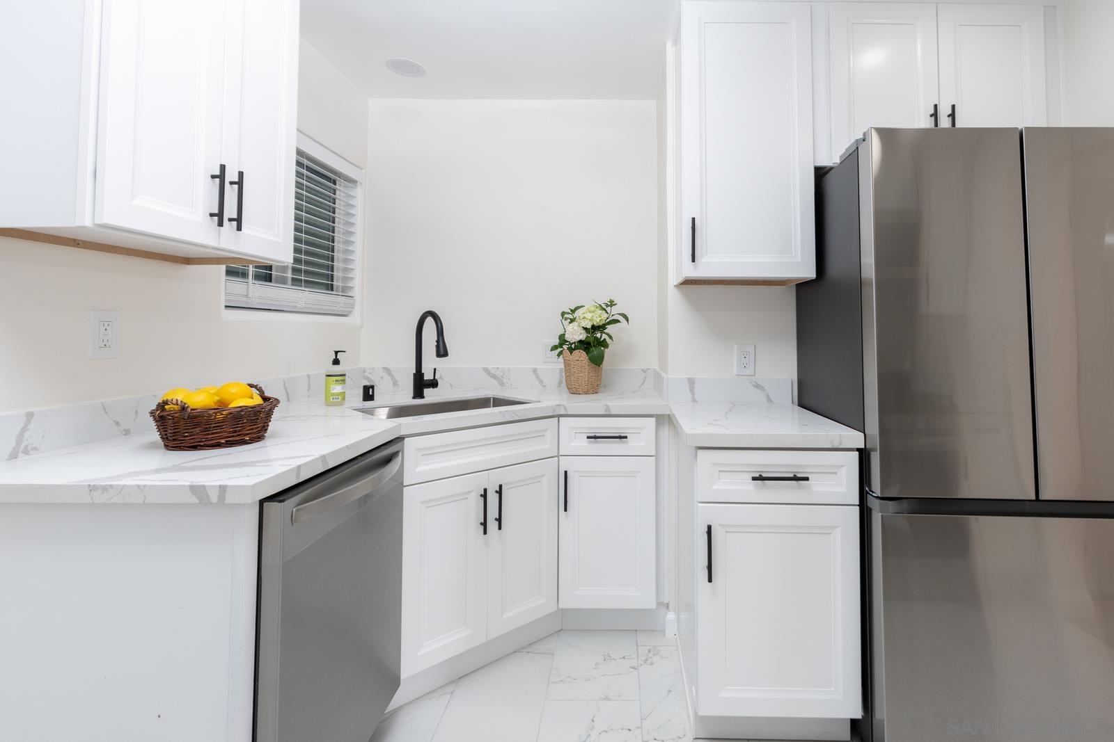 Detail Gallery Image 8 of 19 For 815  Anacapa Court, San Diego,  CA 92109 - 2 Beds | 1 Baths