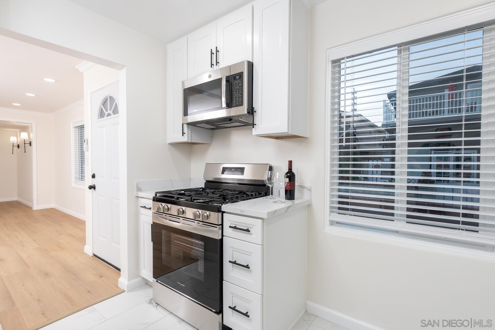 Detail Gallery Image 9 of 19 For 815  Anacapa Court, San Diego,  CA 92109 - 2 Beds | 1 Baths