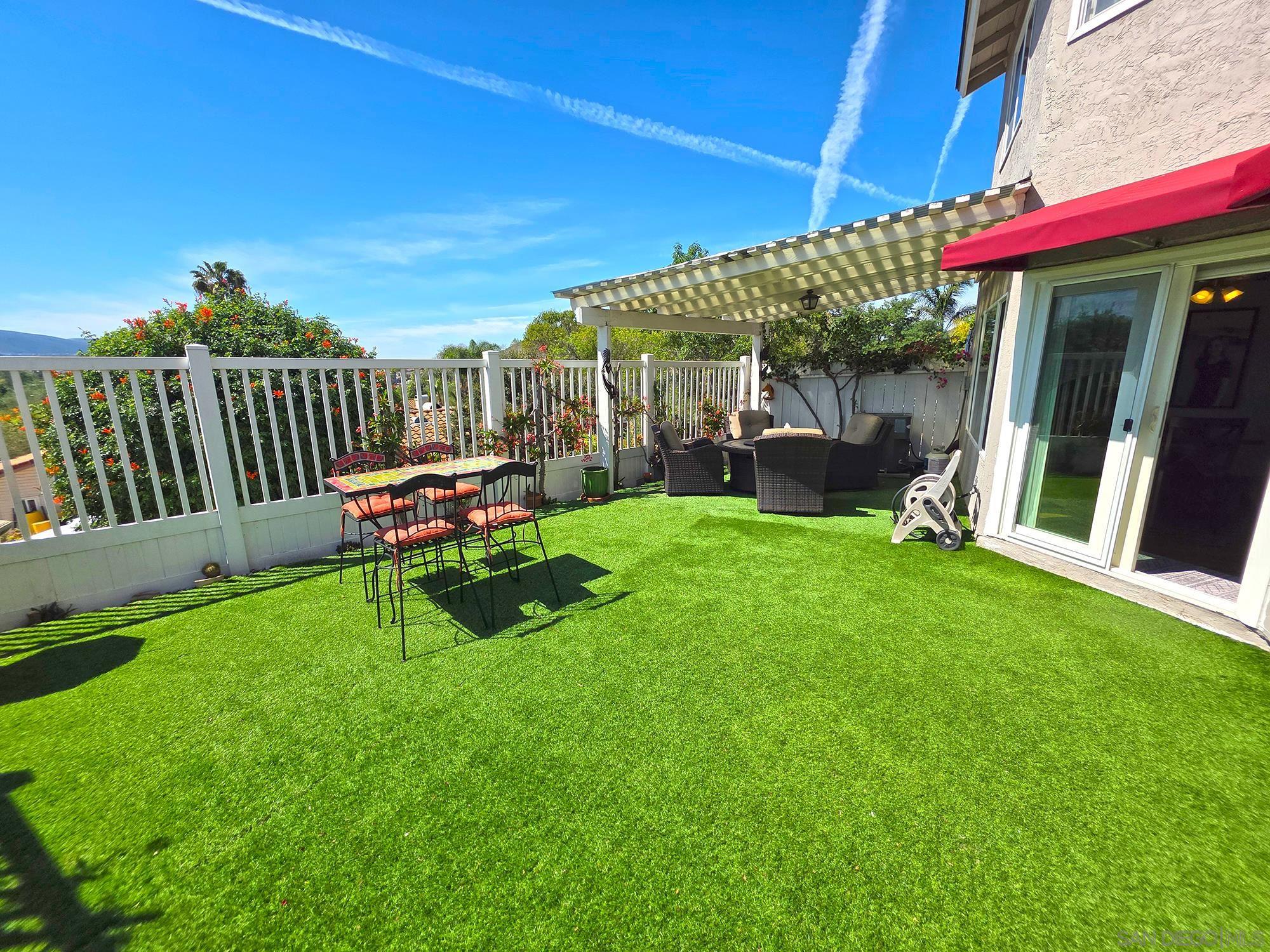 Detail Gallery Image 3 of 21 For 341  Rolling Hills, San Marcos,  CA 92069 - 3 Beds | 2/1 Baths