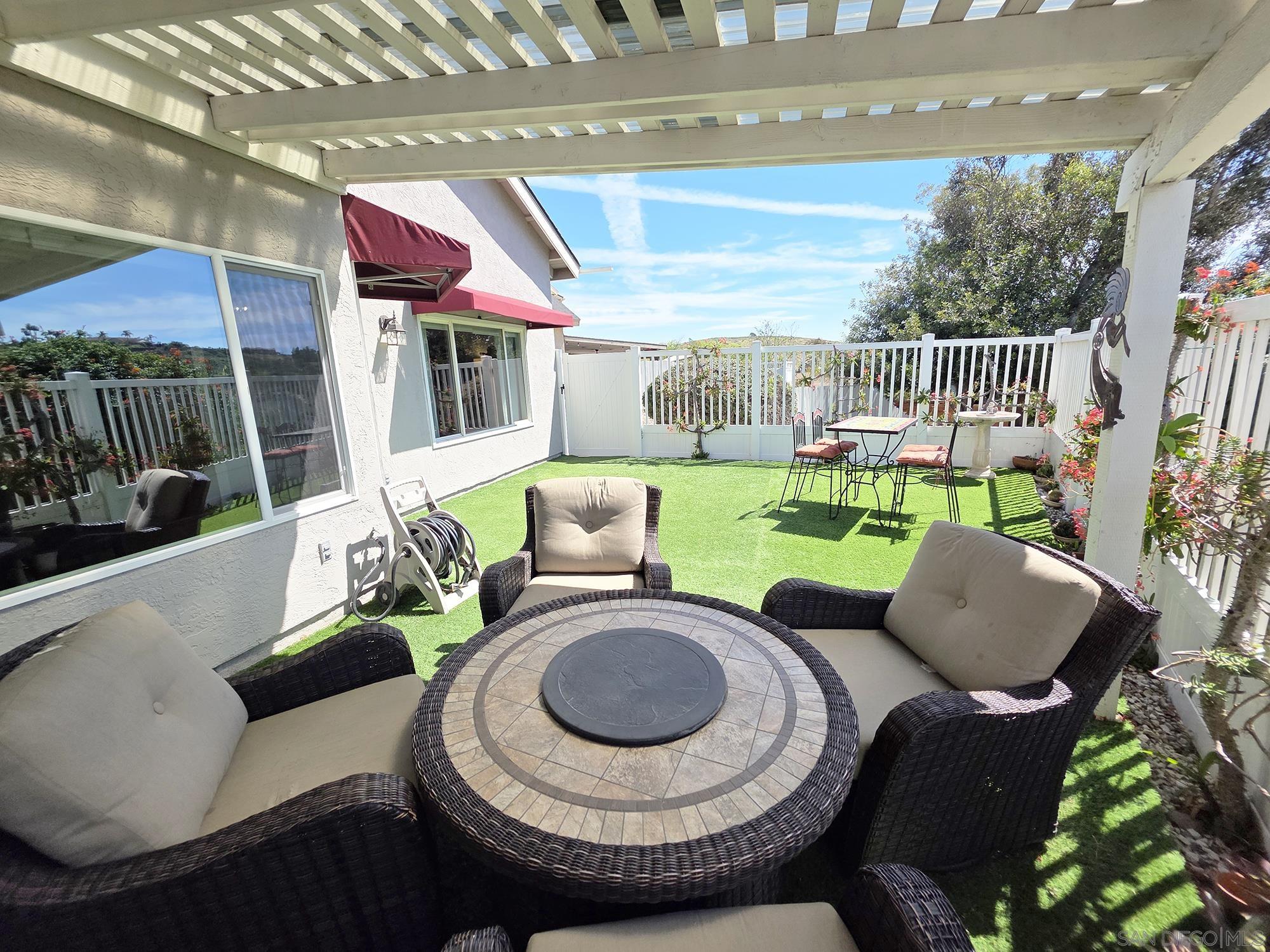 Detail Gallery Image 4 of 21 For 341  Rolling Hills, San Marcos,  CA 92069 - 3 Beds | 2/1 Baths