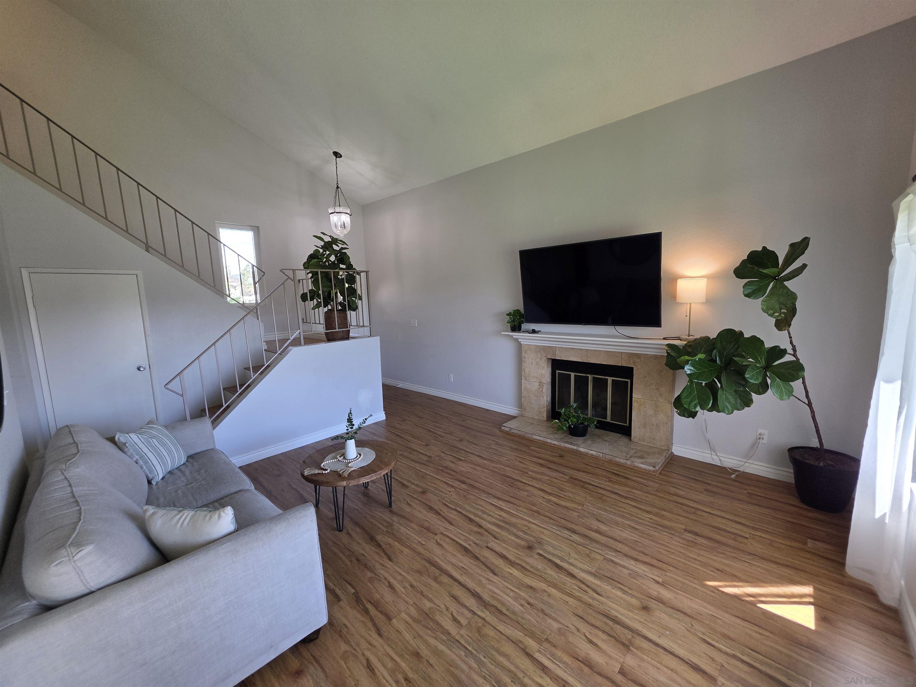 Detail Gallery Image 6 of 21 For 341  Rolling Hills, San Marcos,  CA 92069 - 3 Beds | 2/1 Baths