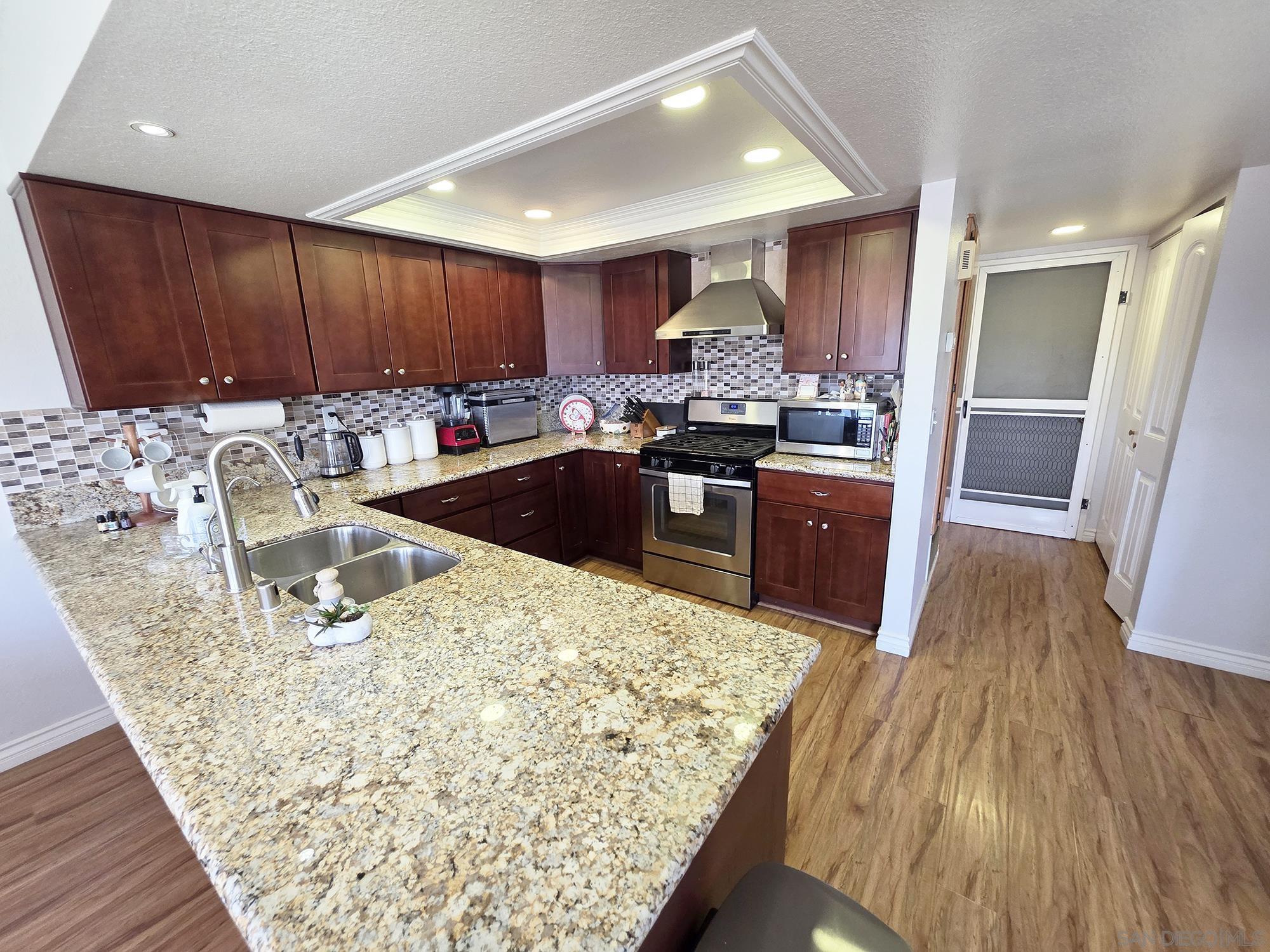 Detail Gallery Image 8 of 21 For 341  Rolling Hills, San Marcos,  CA 92069 - 3 Beds | 2/1 Baths