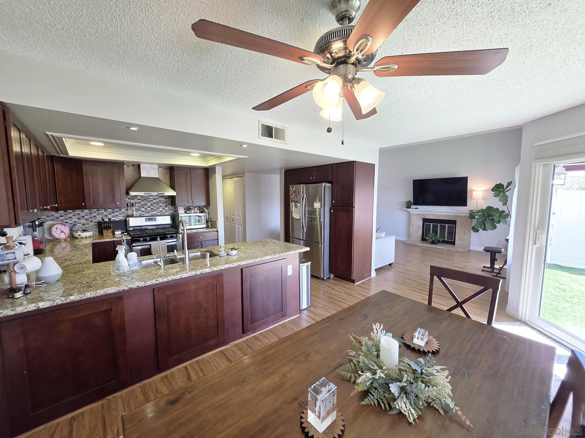 Detail Gallery Image 9 of 21 For 341  Rolling Hills, San Marcos,  CA 92069 - 3 Beds | 2/1 Baths