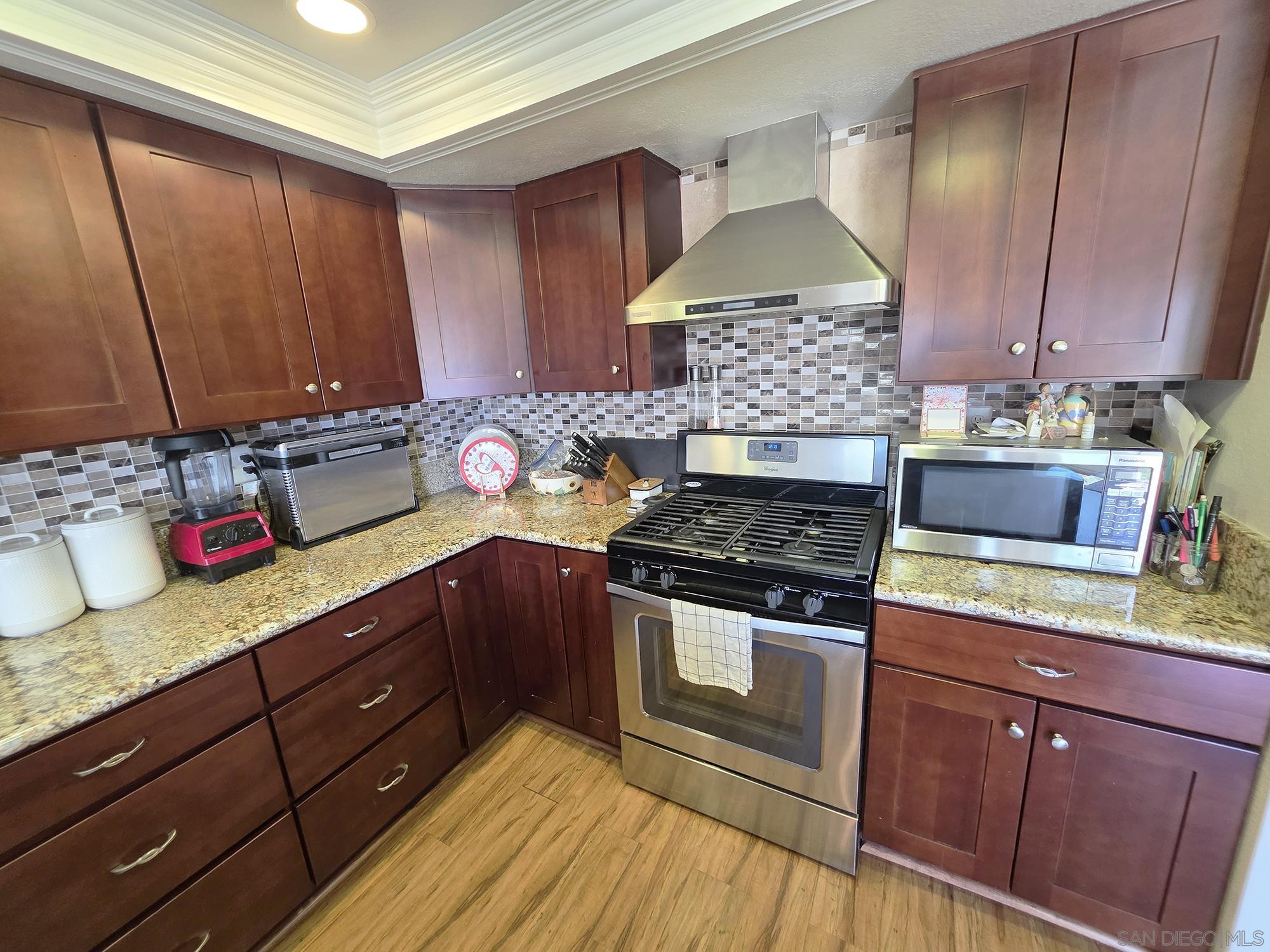 Detail Gallery Image 10 of 21 For 341  Rolling Hills, San Marcos,  CA 92069 - 3 Beds | 2/1 Baths